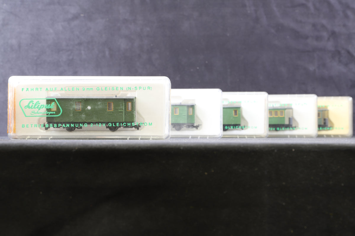 Lilliput HOe Rake Of 7 StLB Green coaches