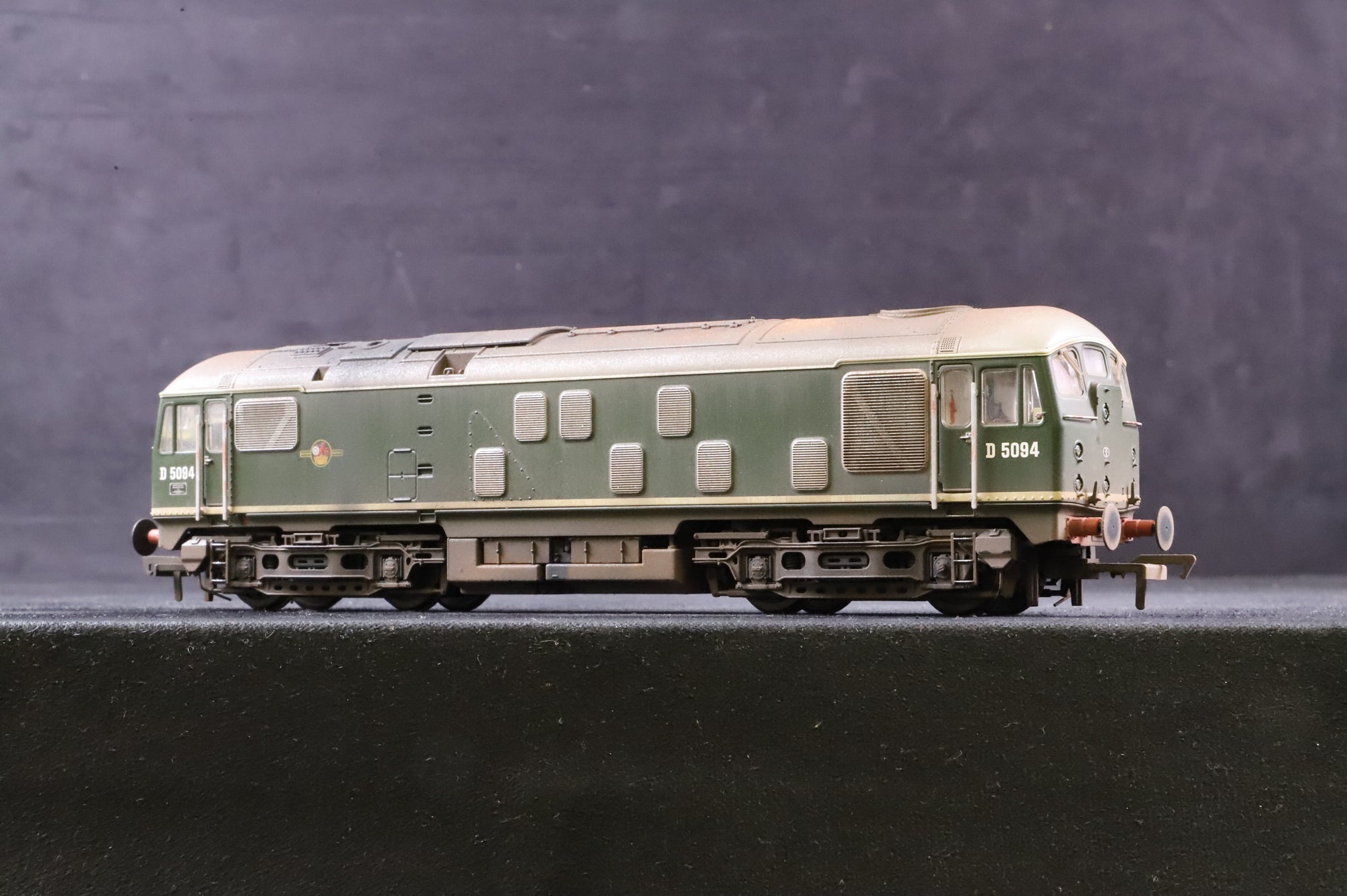 Bachmann OO 32-443SF Class 24/1 'D5094' BR Green DCC Sound Weathered