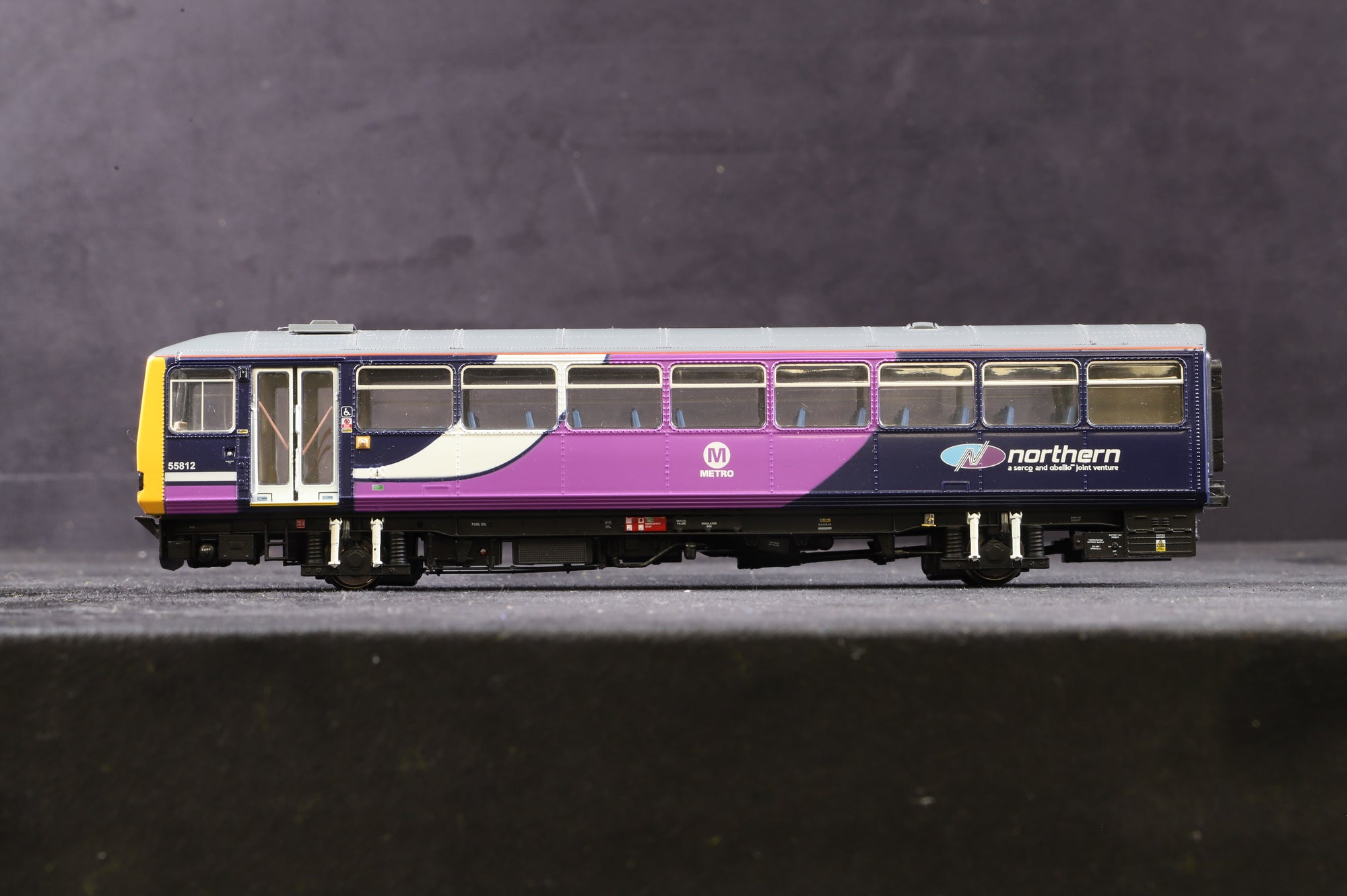 Realtrack OO Class 144 Two Car 'Pacer' DMU
