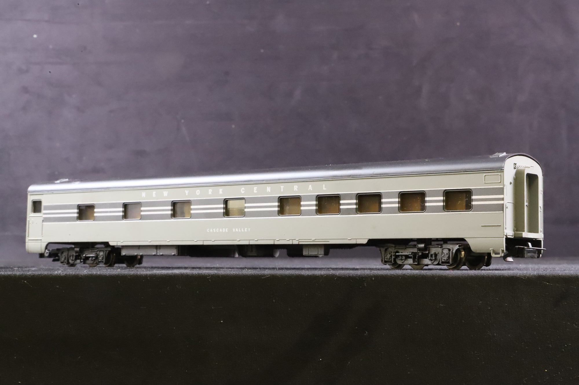 Rivarossi HO Rake Of 4 New York Central Coaches Inc. 2709x2, 2712 & 2707