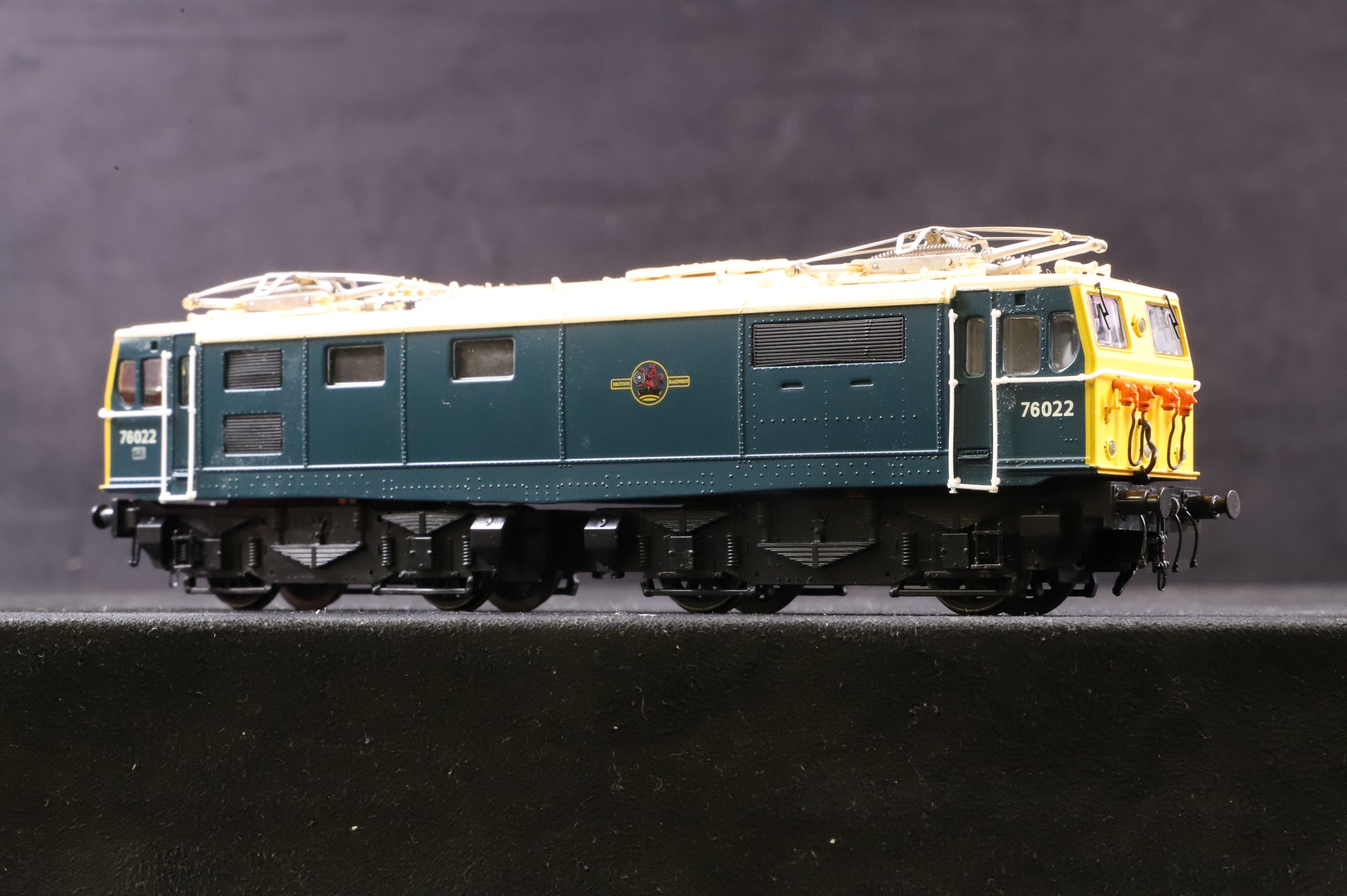 Heljan OO 7604 Class 76 EM1 Woodhead Electric Locomotive '76022' BR Blue