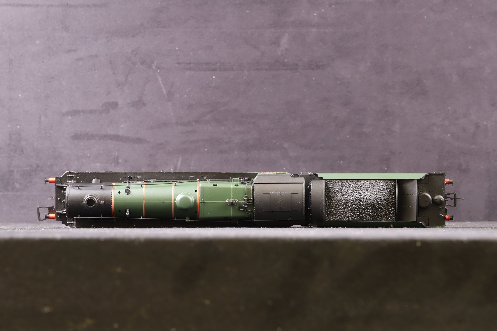 Bachmann OO 32-500 Standard Class 5MT '73068' BR Green L/Crest BR 1C Tender