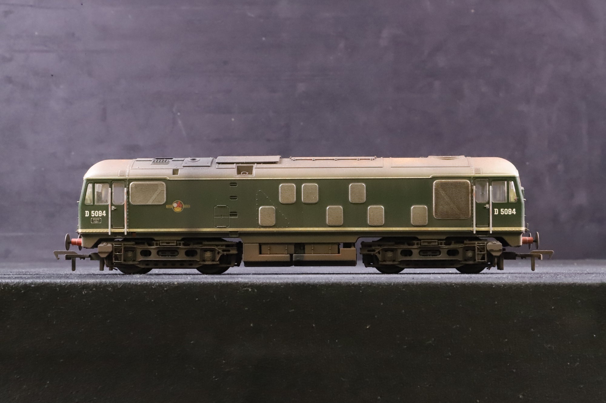 Bachmann OO 32-443SF Class 24/1 'D5094' BR Green DCC Sound Weathered