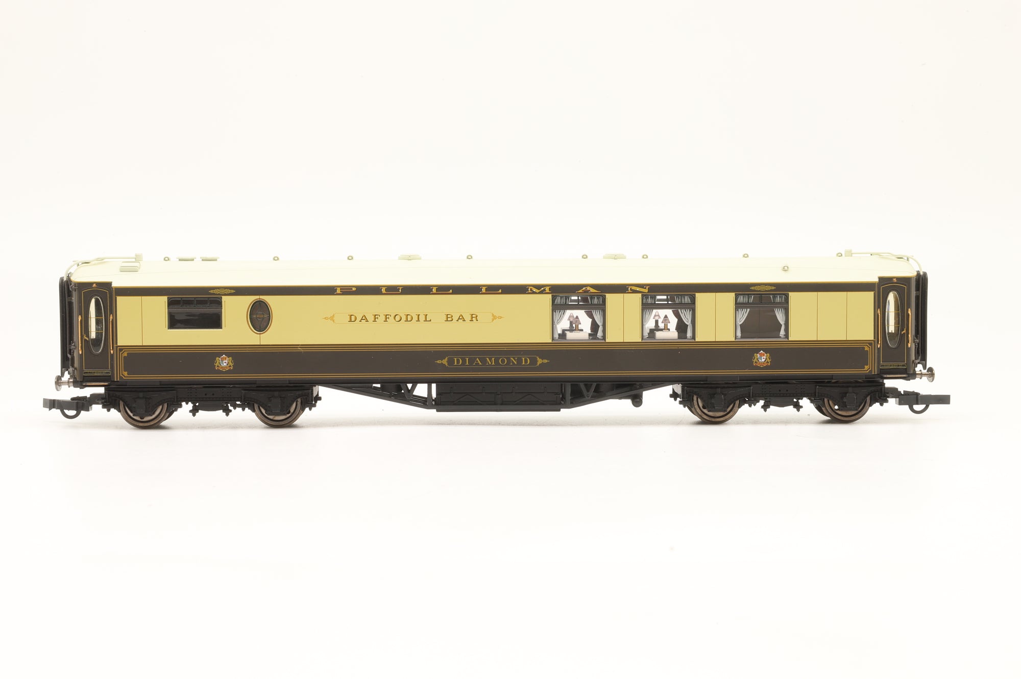 Hornby OO 'Daffodil Bar' Pullman Coach