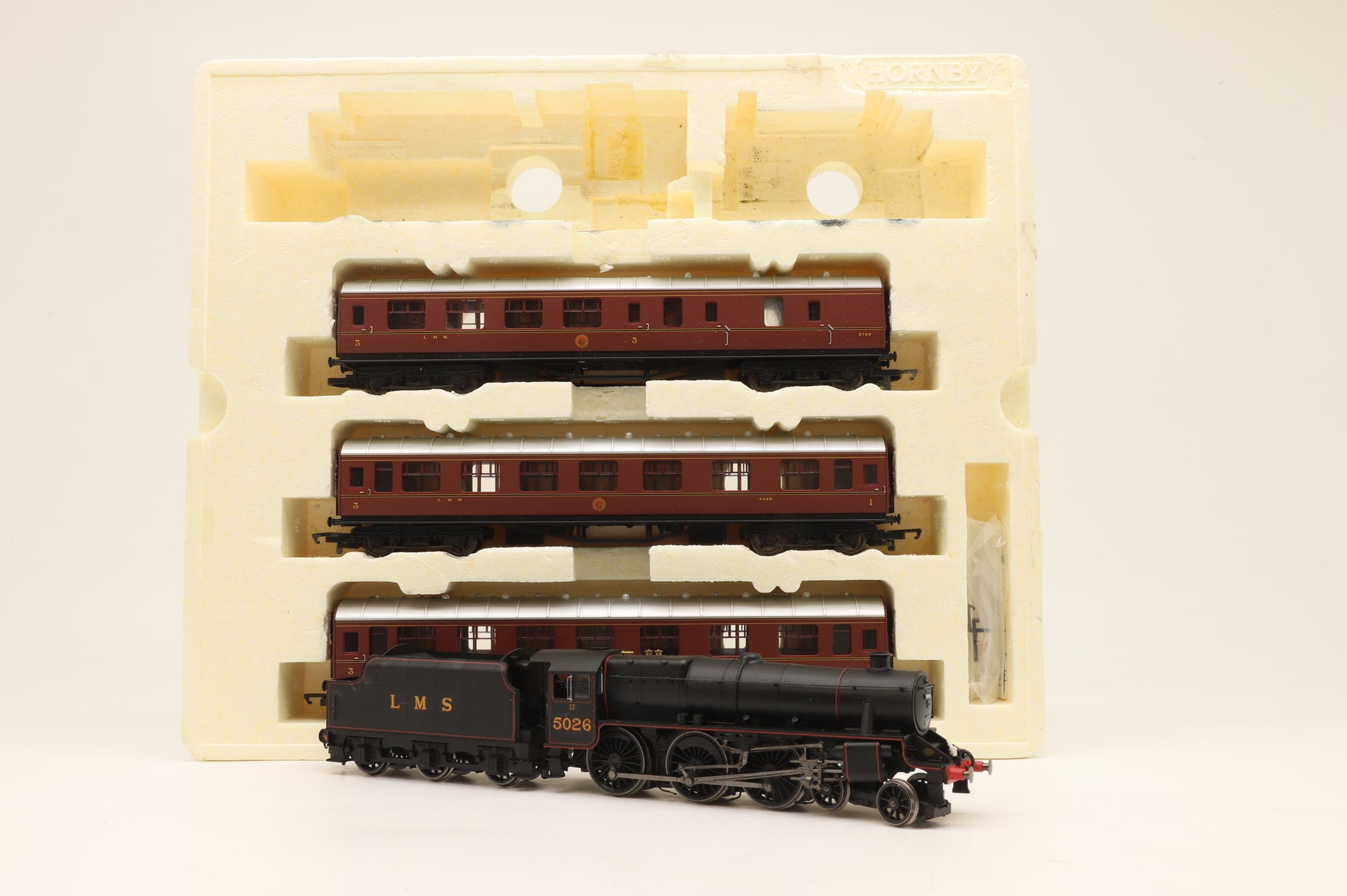 Hornby OO R2887M 'The Thames-Forth Express' Train Set Incl. Black 5 No.5026 & 3x Stanier Coaches