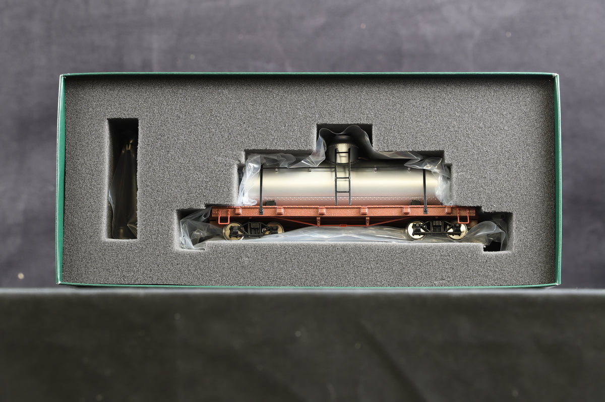 Spectrum On30 27198 Tank Cars Silver - Painted &amp; Unlettered