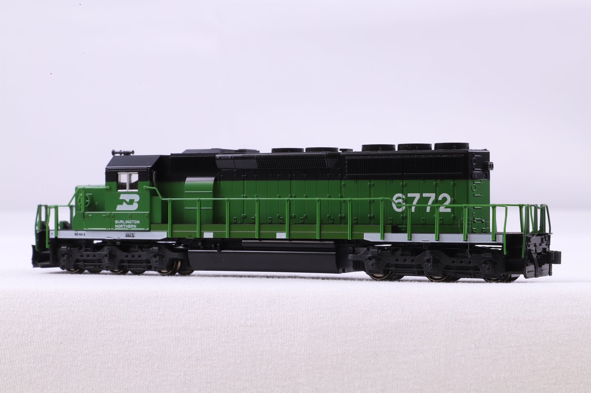 Kato N 176-4952 SD40-2 BN '6772'