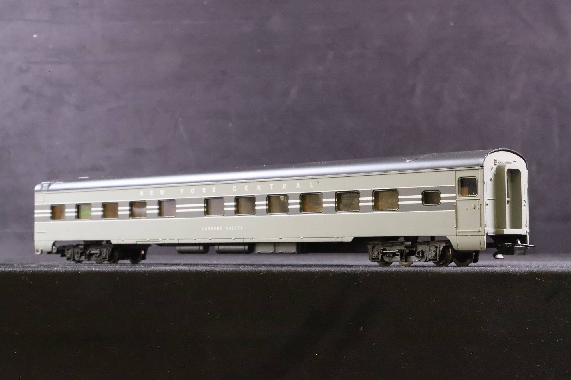 Rivarossi HO Rake Of 4 New York Central Coaches Inc. 2709x2, 2712 & 2707