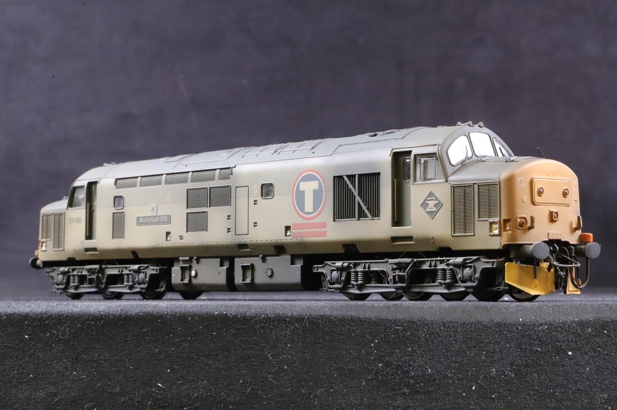 WORKSHOP Bachmann OO Class 37 37410 in Ex-BR Railfreight Transrail Livery - Weathered