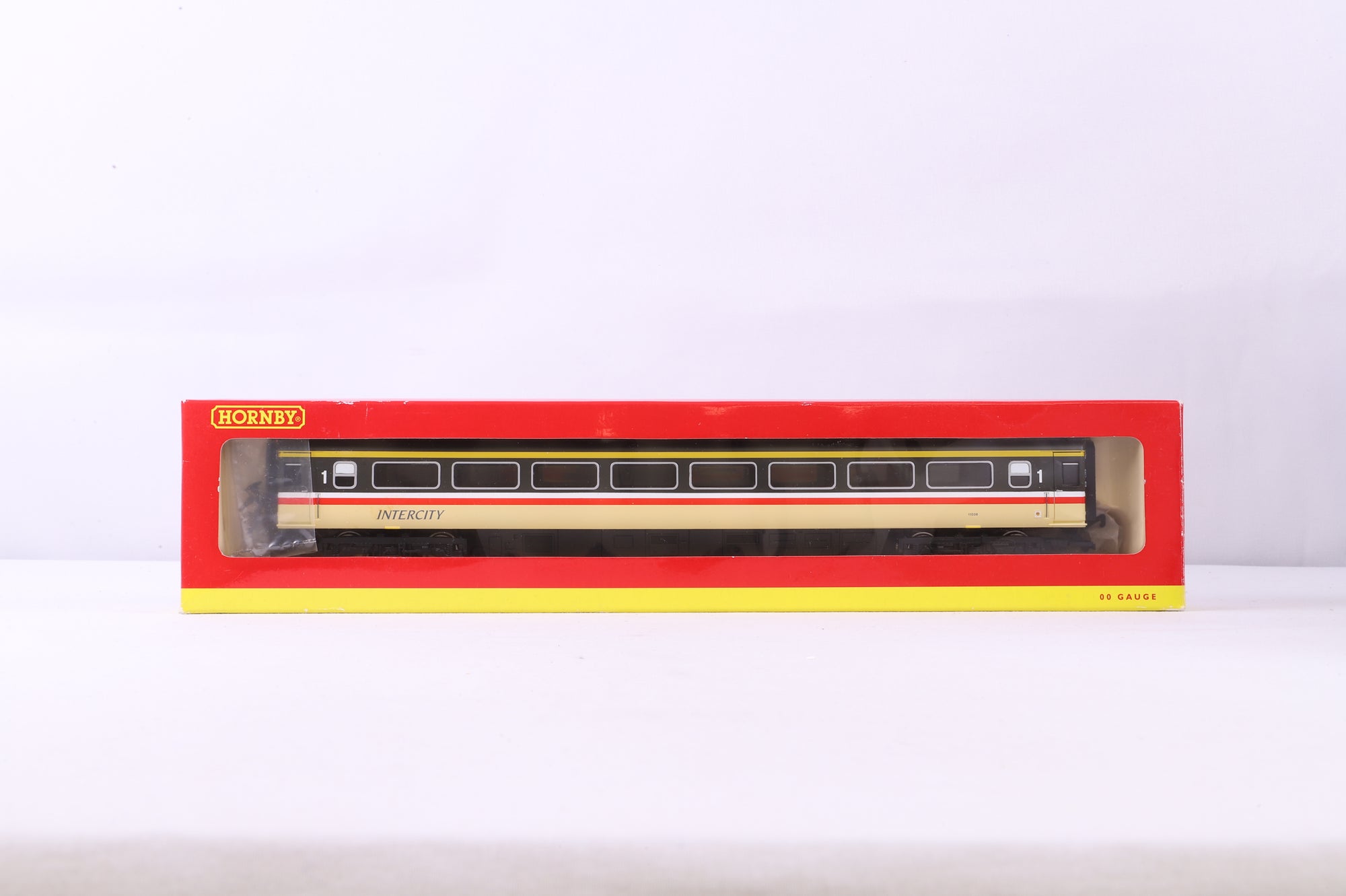 Hornby OO R2702 Class 43 HST Set w/ 4x Mk3s in BR Intercity Executive/Swallow Livery