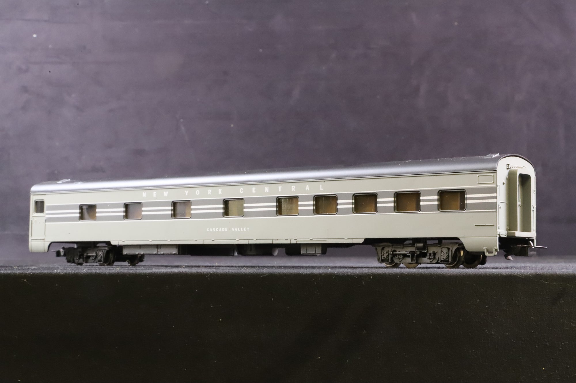 Rivarossi HO Rake Of 4 New York Central Coaches Inc. 2709x2, 2712 & 2707