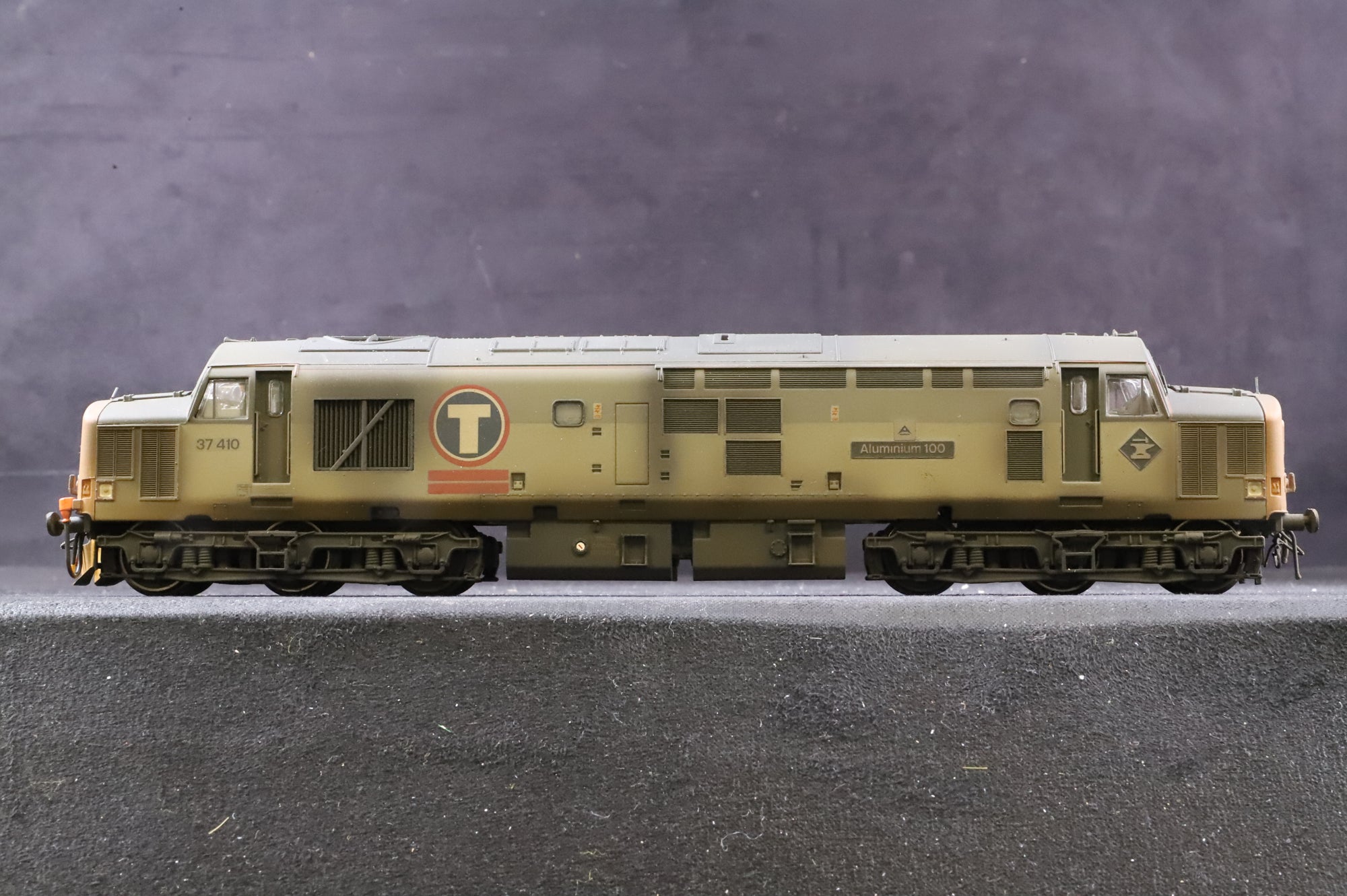 WORKSHOP Bachmann OO Class 37 37410 in Ex-BR Railfreight Transrail Livery - Weathered