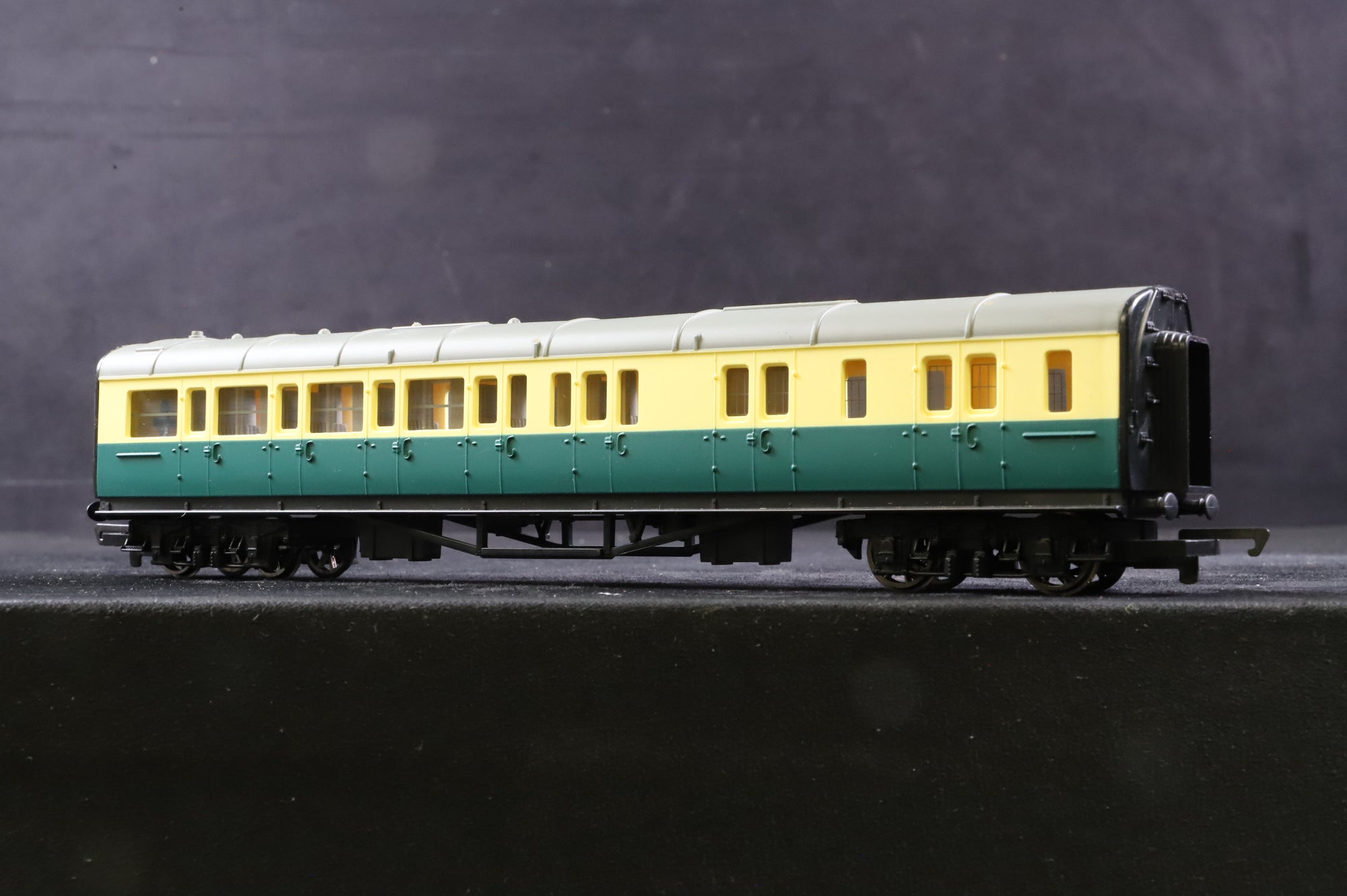 Hornby OO R120/ R121 Thomas & Friends Rake Of 4 Gordons Coaches