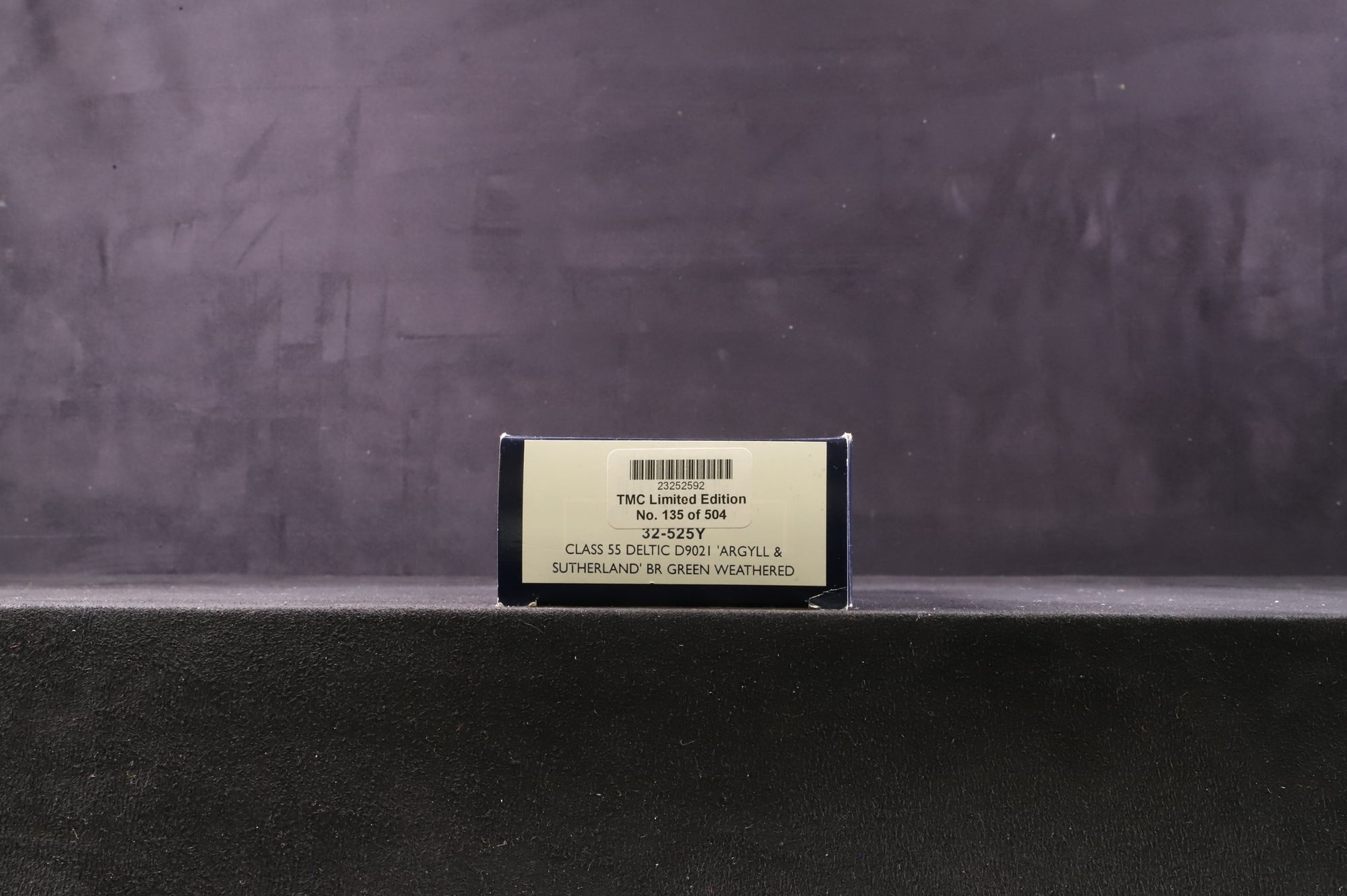 Bachmann OO 32-525Y Class 55 Deltic 'D9021' 'Argyll & Sutherland' BR Green Weathered