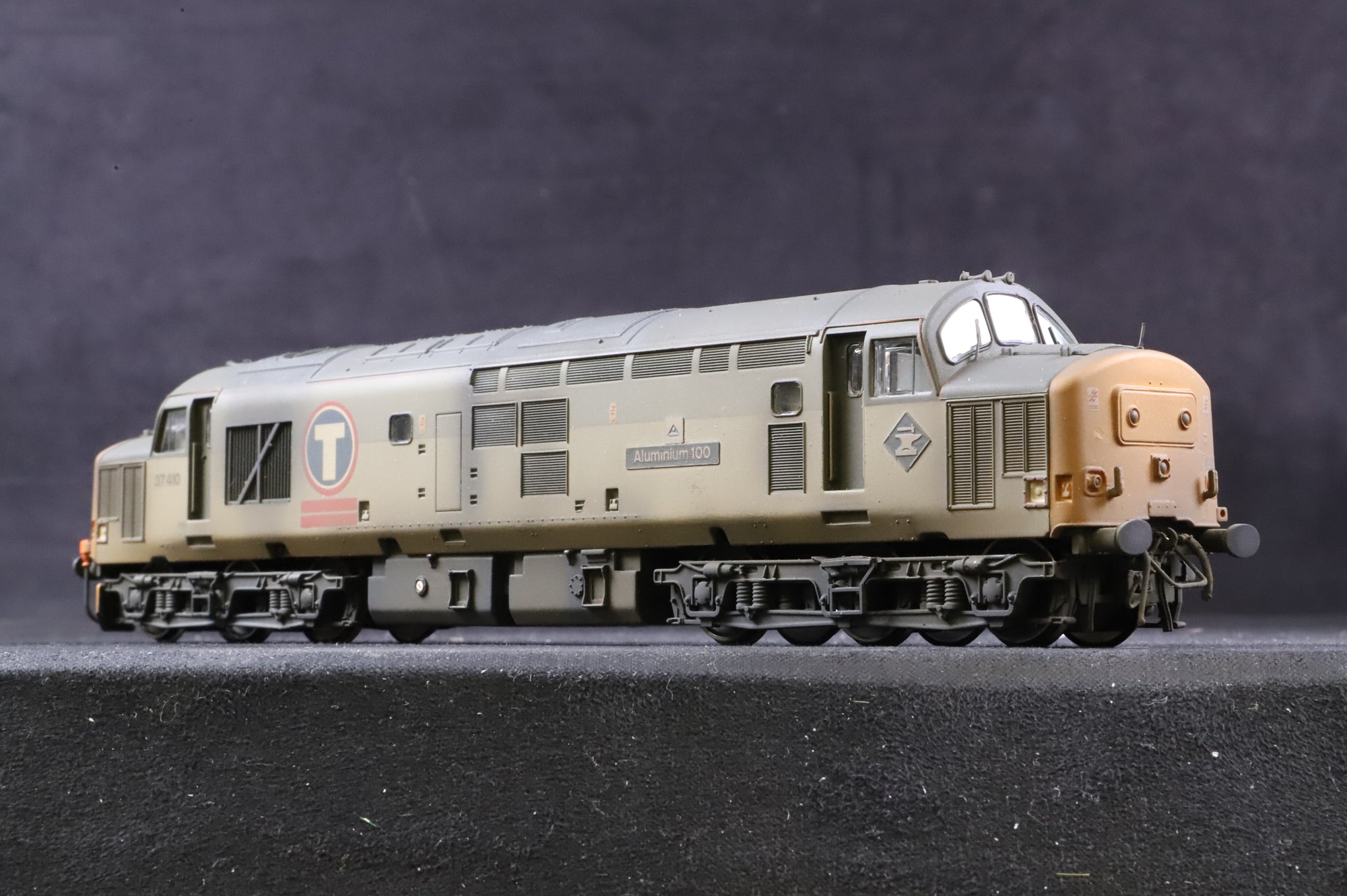 WORKSHOP Bachmann OO Class 37 37410 in Ex-BR Railfreight Transrail Livery - Weathered