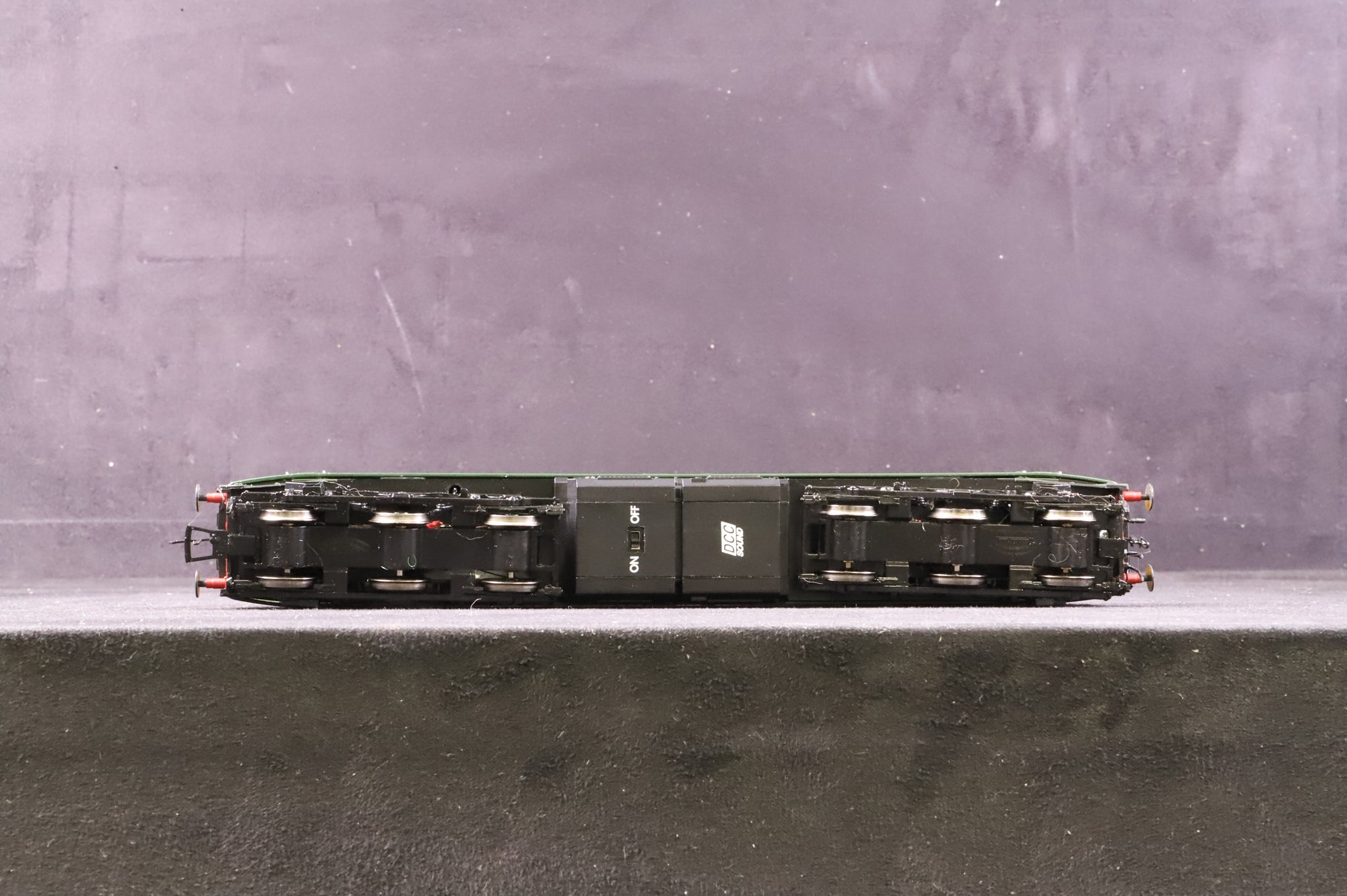 Bachmann OO 32-801DS Class 47 D1500 in BR Green