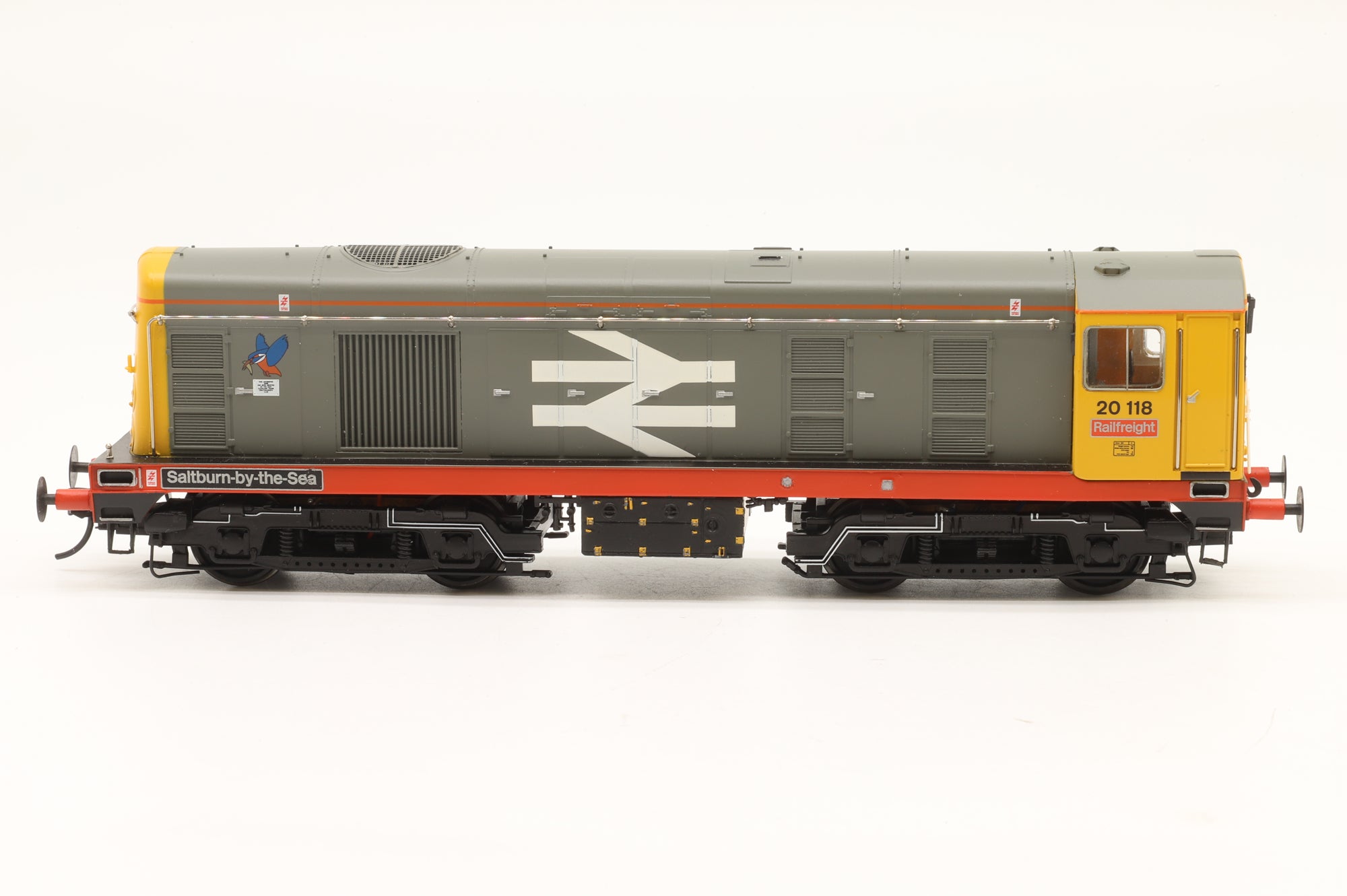 Bachmann OO 32-045 Class 20 '20118' 'Saltburn-by-the-Sea' BR Railfreight Red Stripe DCC Sound