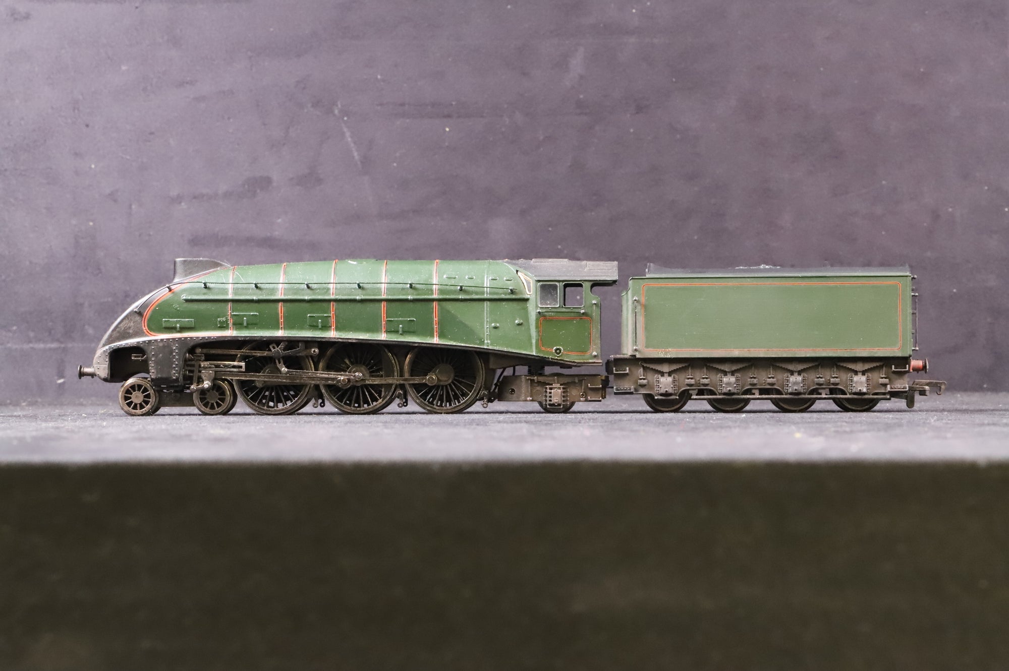 WORKSHOP Bachmann OO 31-958 Class A4 4-6-2 '60020' BR Green Repainted & Unnumbered