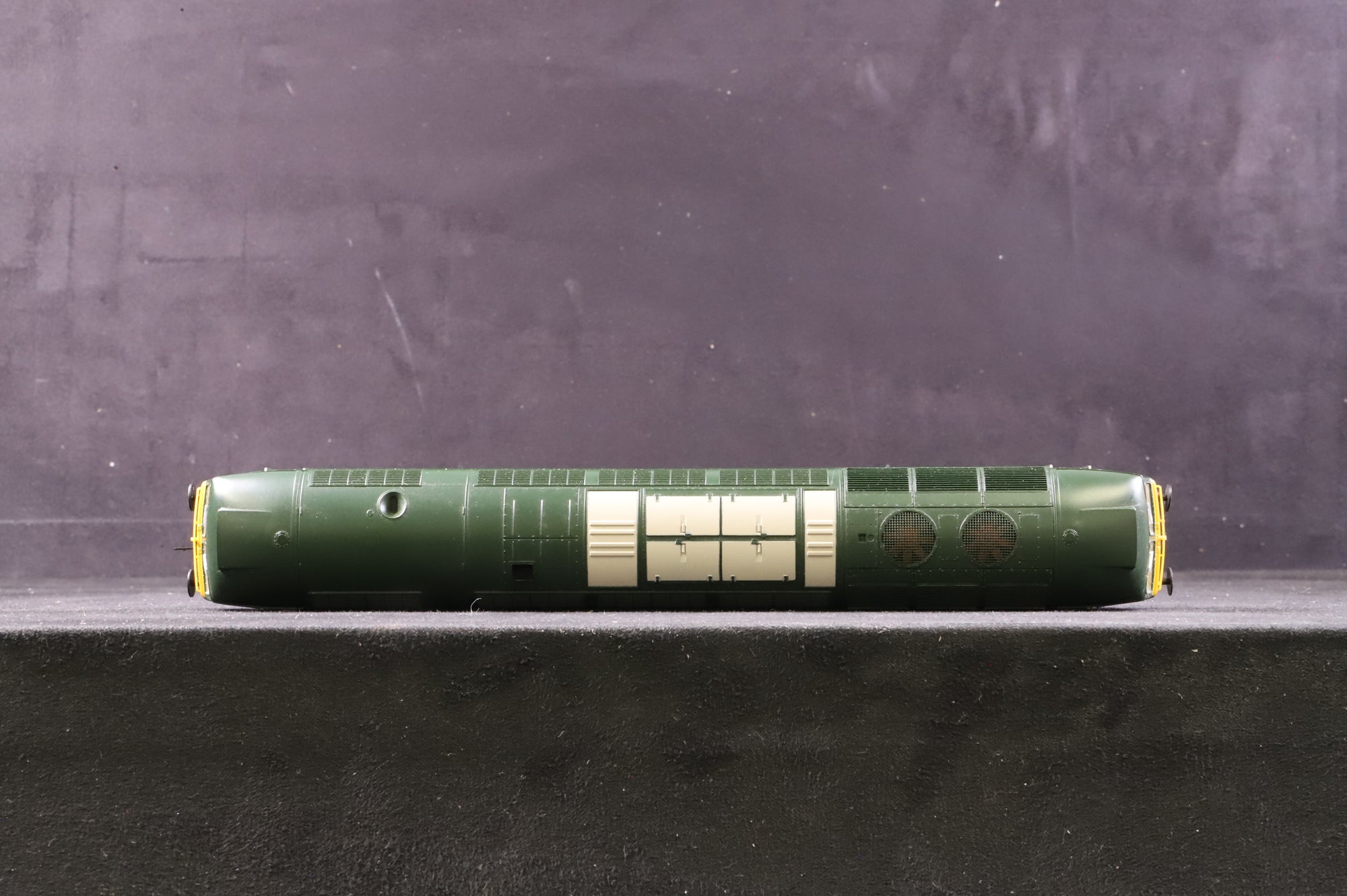 Bachmann OO 32-801DS Class 47 D1500 in BR Green