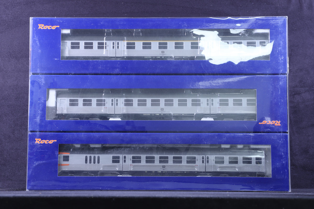 Roco HO 64051 Set of 3 Passenger Cars in Corail livery
