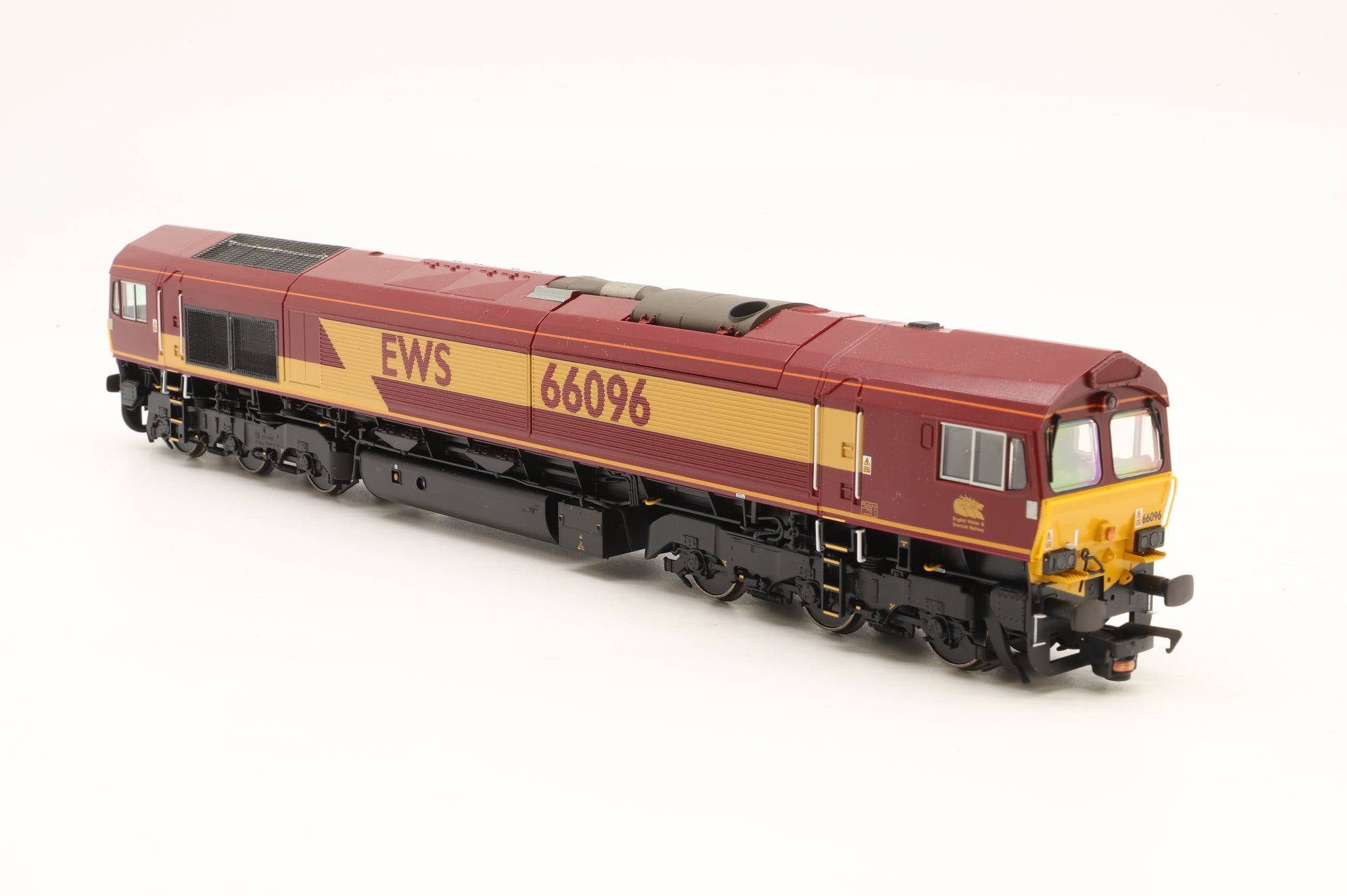 Bachmann OO 50-000ASFX Class 66/0 66096 in EWS Livery – DCC Sound