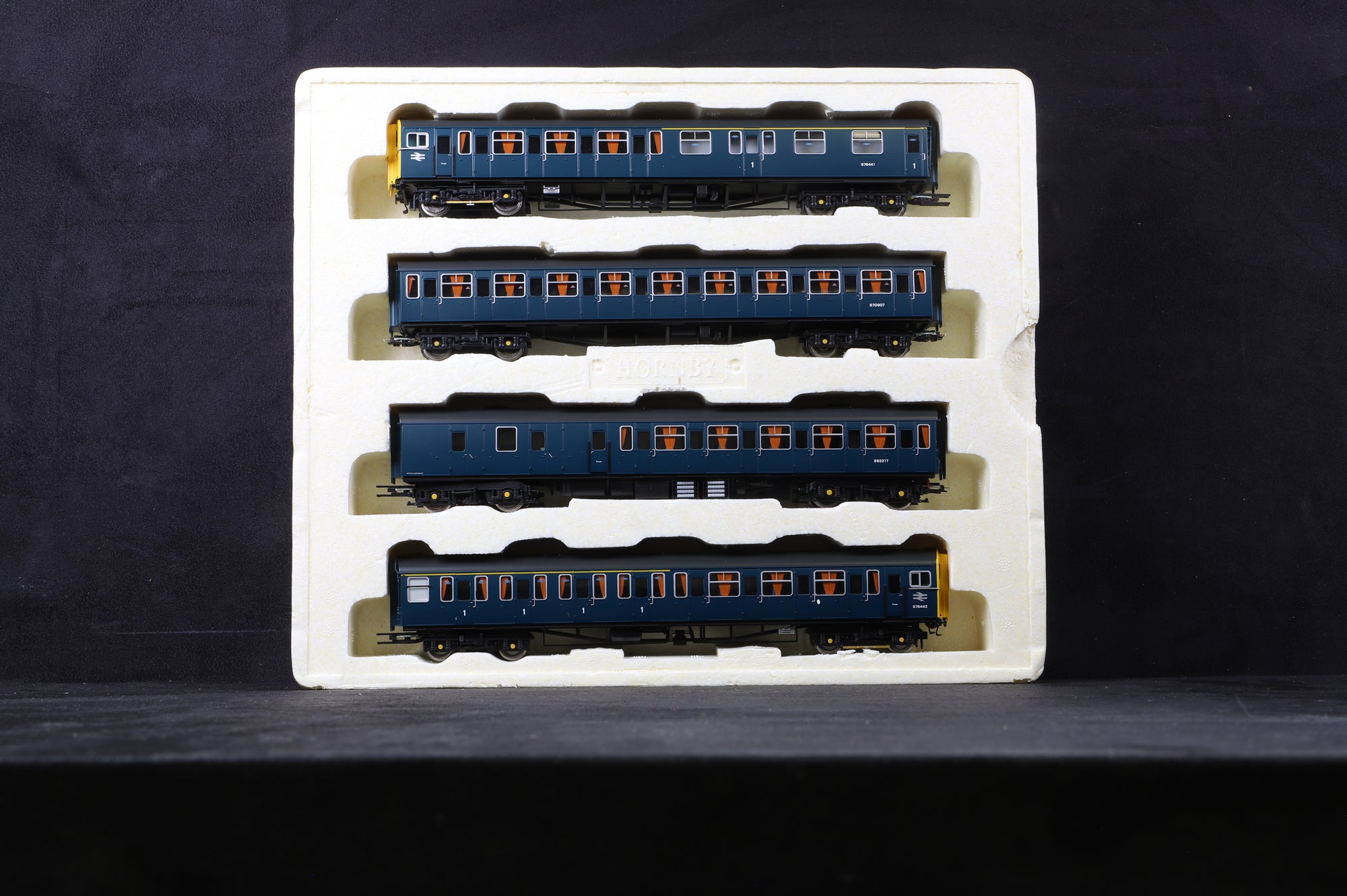 Hornby OO R2946 BR 4 VEP Class 423 Train Pack