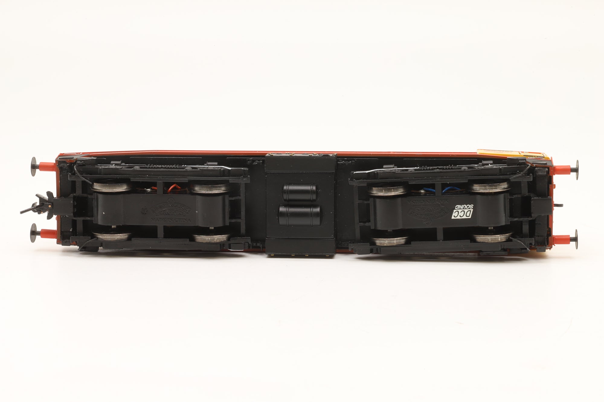 Bachmann OO 32-045 Class 20 '20118' 'Saltburn-by-the-Sea' BR Railfreight Red Stripe DCC Sound