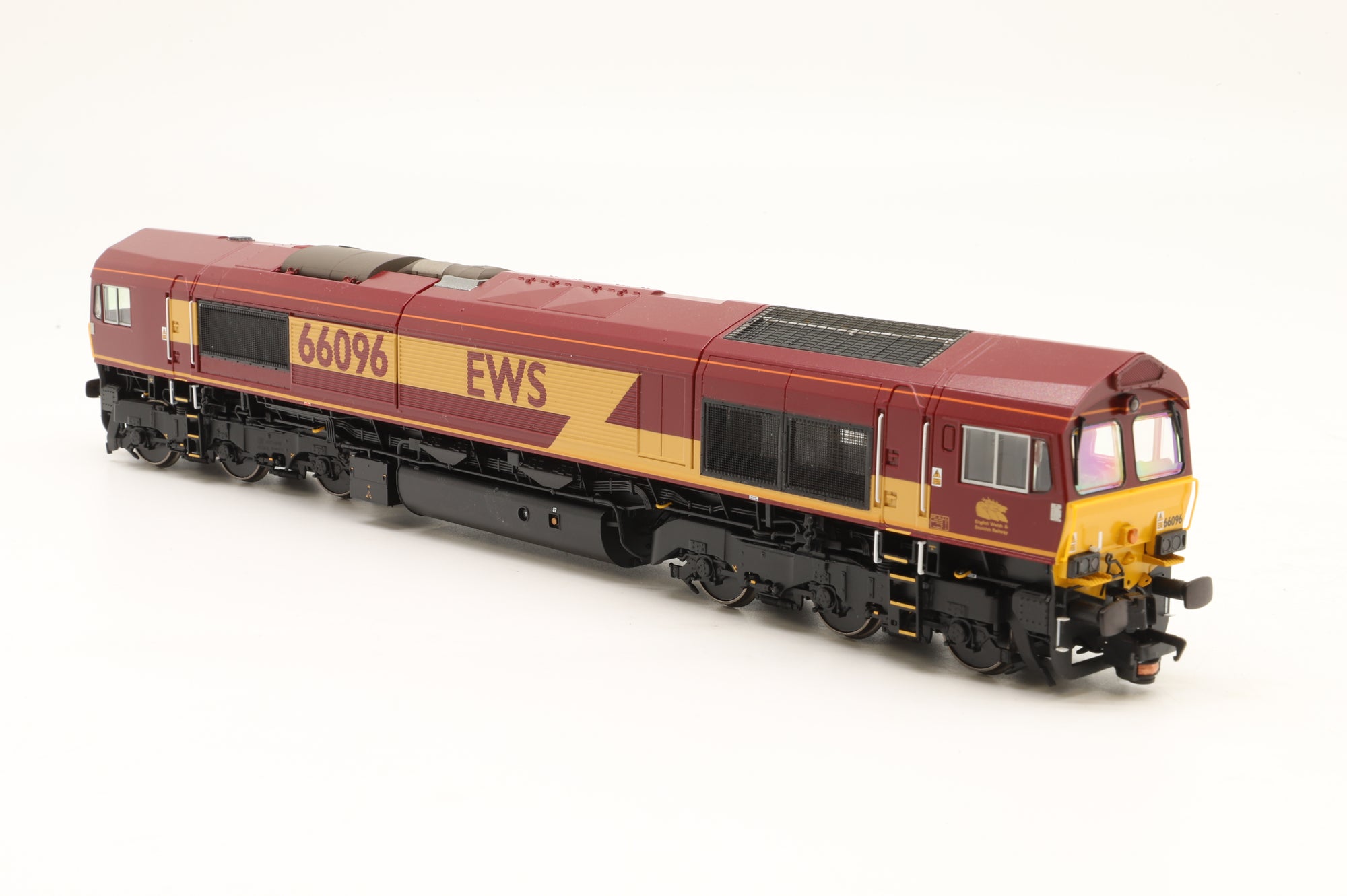 Bachmann OO 50-000ASFX Class 66/0 66096 in EWS Livery – DCC Sound