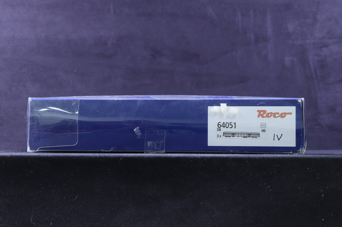 Roco HO 64051 Set of 3 Passenger Cars in Corail livery