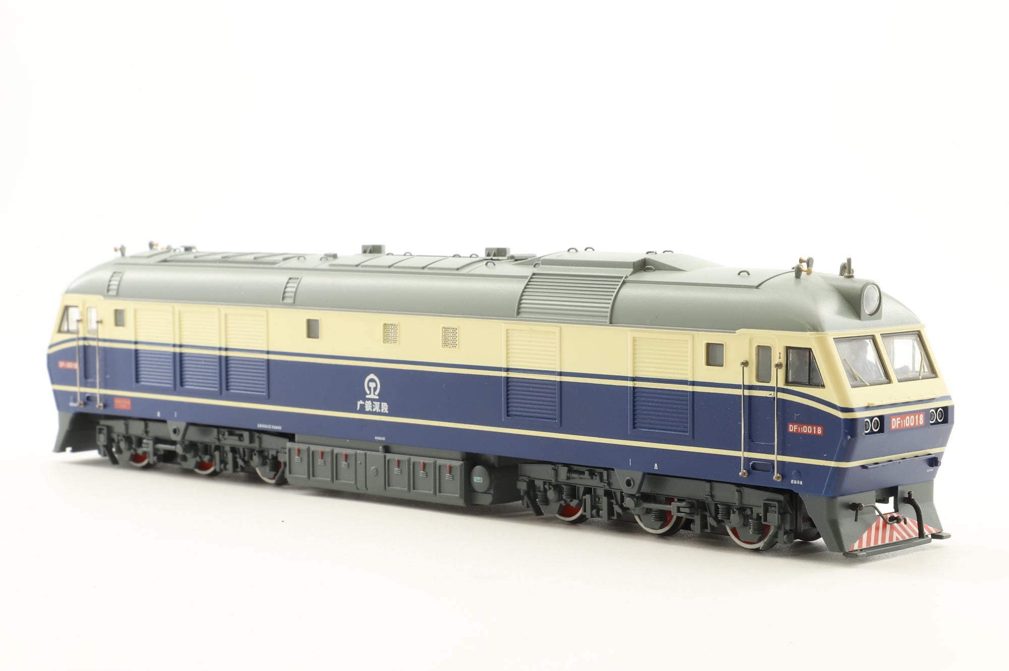 Bachmann China HO CT00101 DF110018 in China Railway Blue/Cream