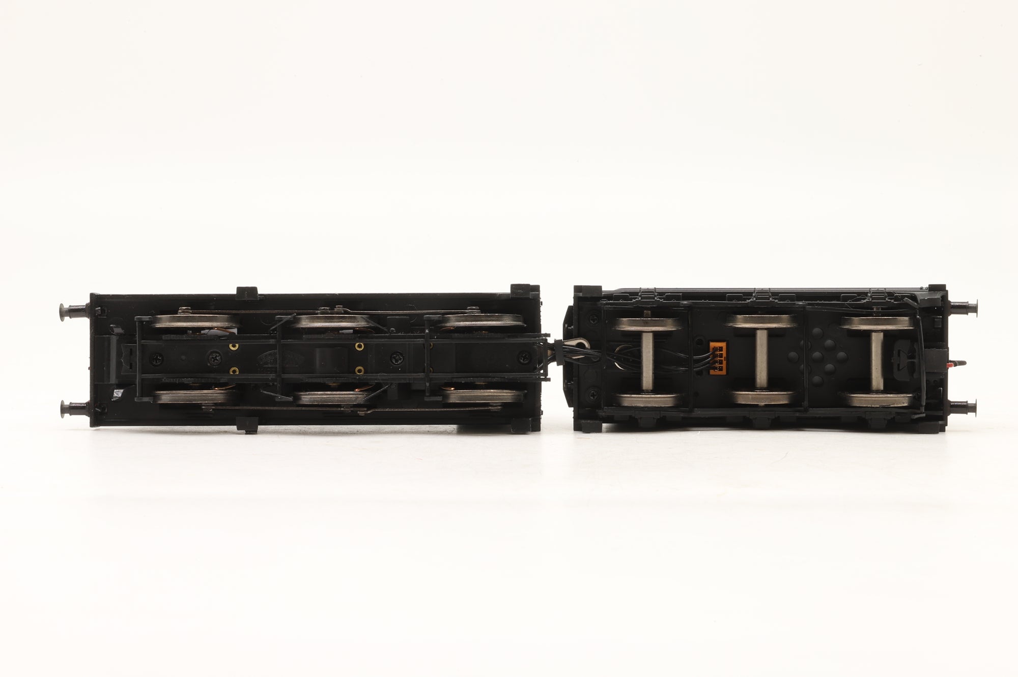 Bachmann OO 31-464 C Class 'A593' Southern Lined Black