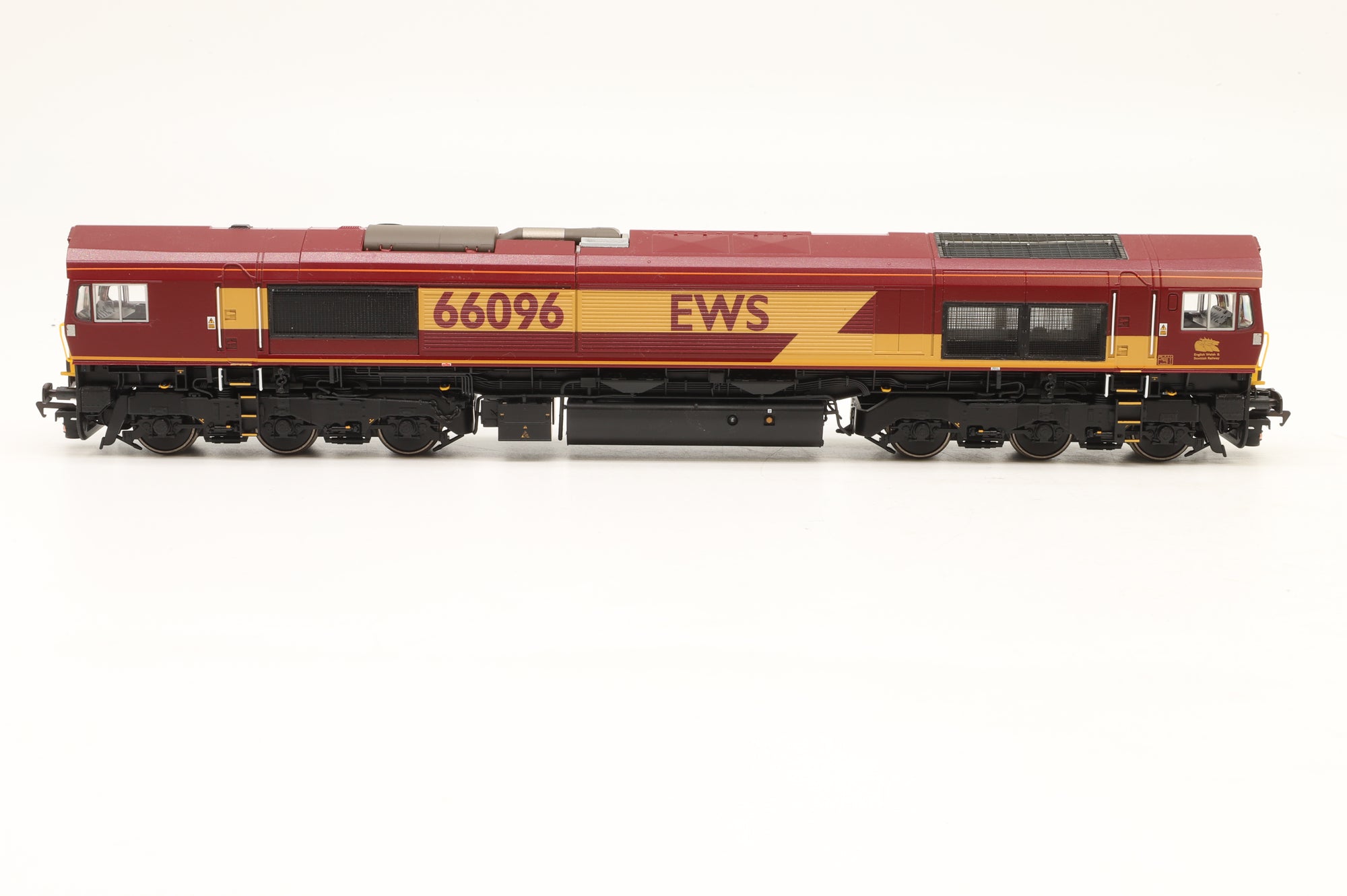Bachmann OO 50-000ASFX Class 66/0 66096 in EWS Livery – DCC Sound