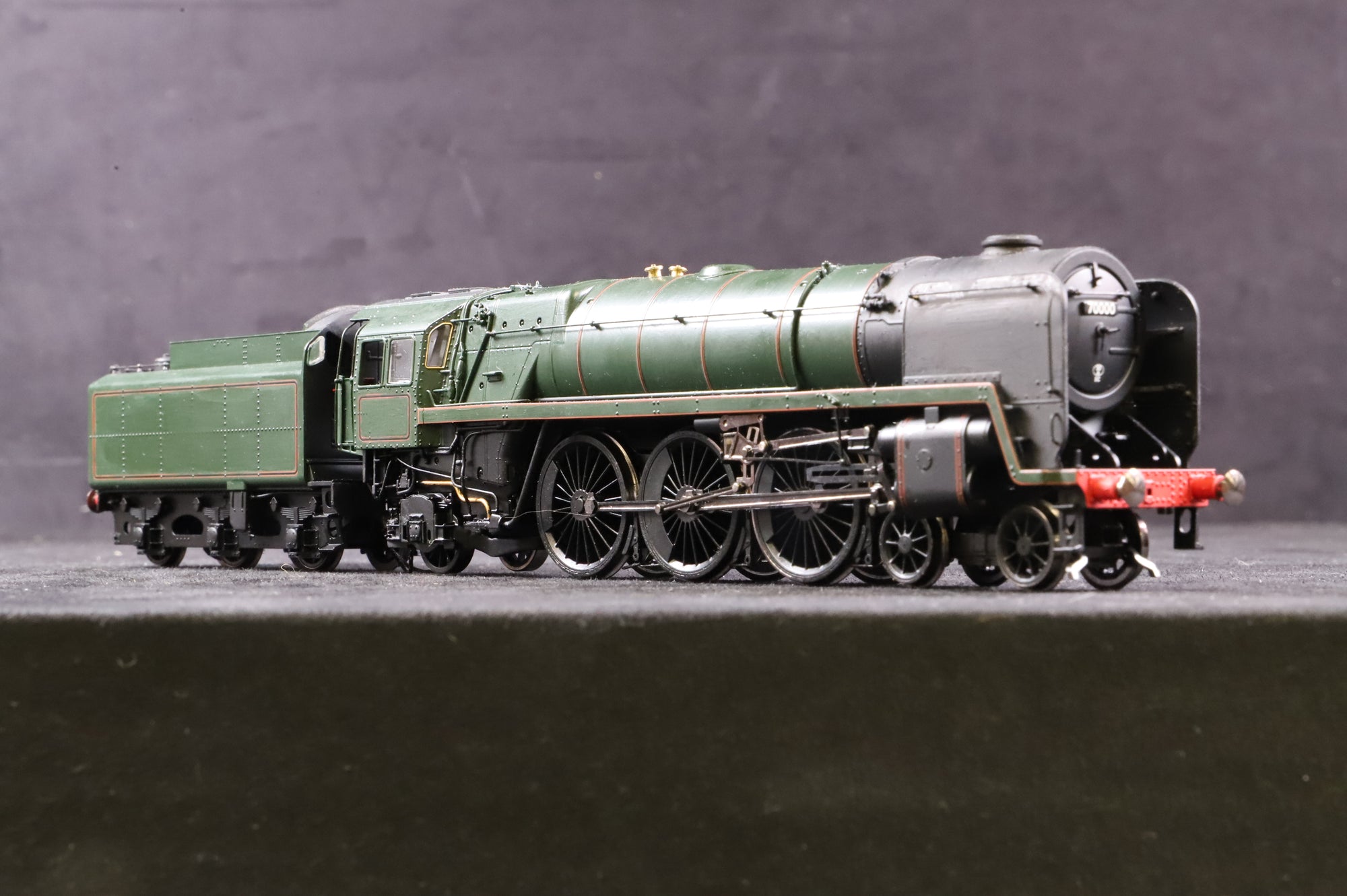 WORKSHOP Hornby OO R2562 Class 7MT Britannia Class '70000' 'Britannia' BR Green Repainted