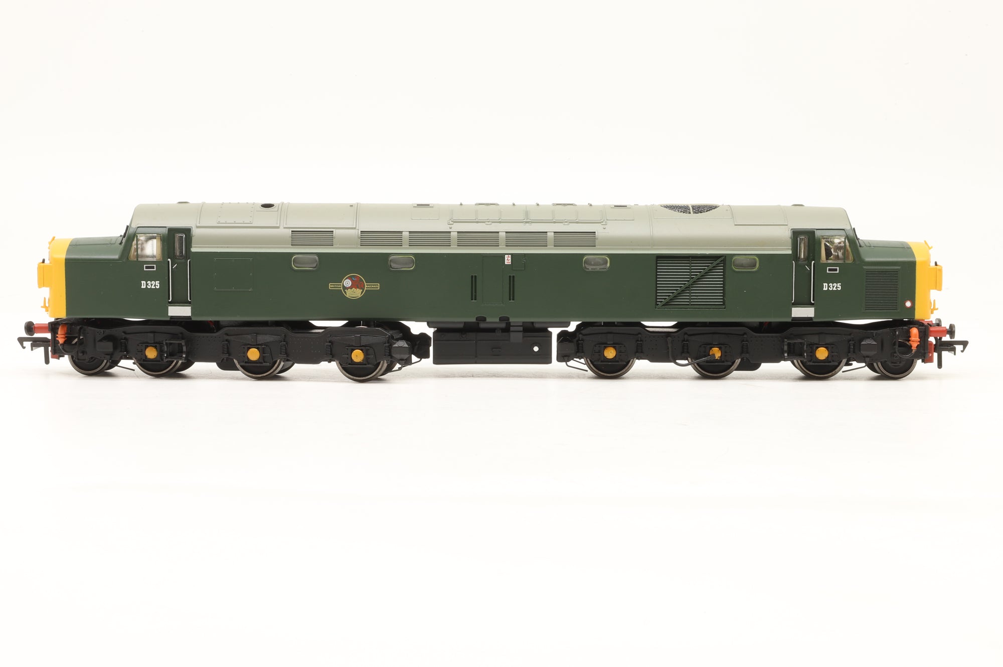 Bachmann OO 32-477 Class 40 No. D325 Split Head Code Green