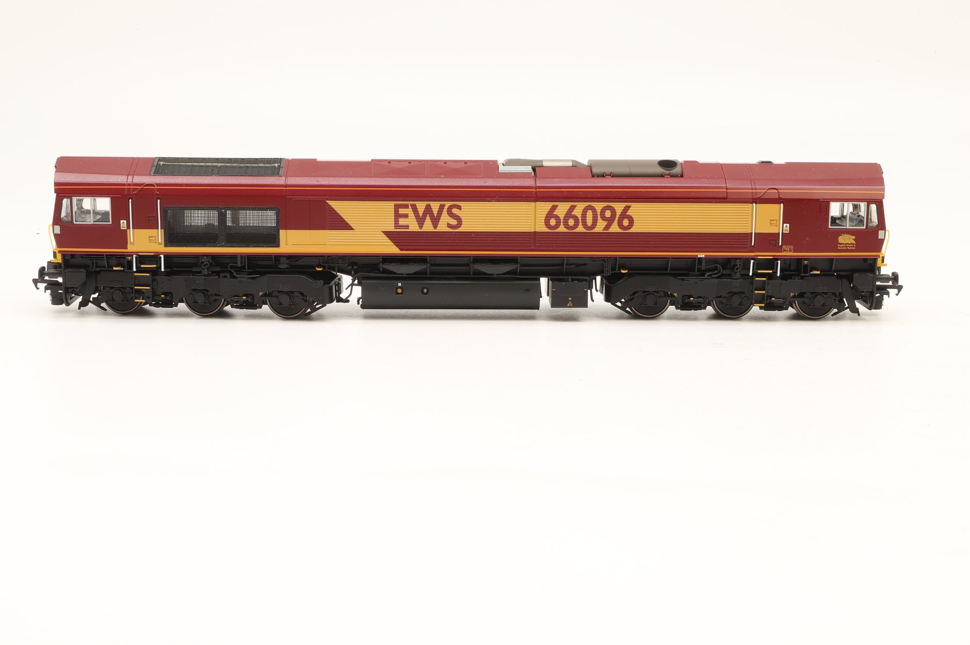 Bachmann OO 50-000ASFX Class 66/0 66096 in EWS Livery – DCC Sound