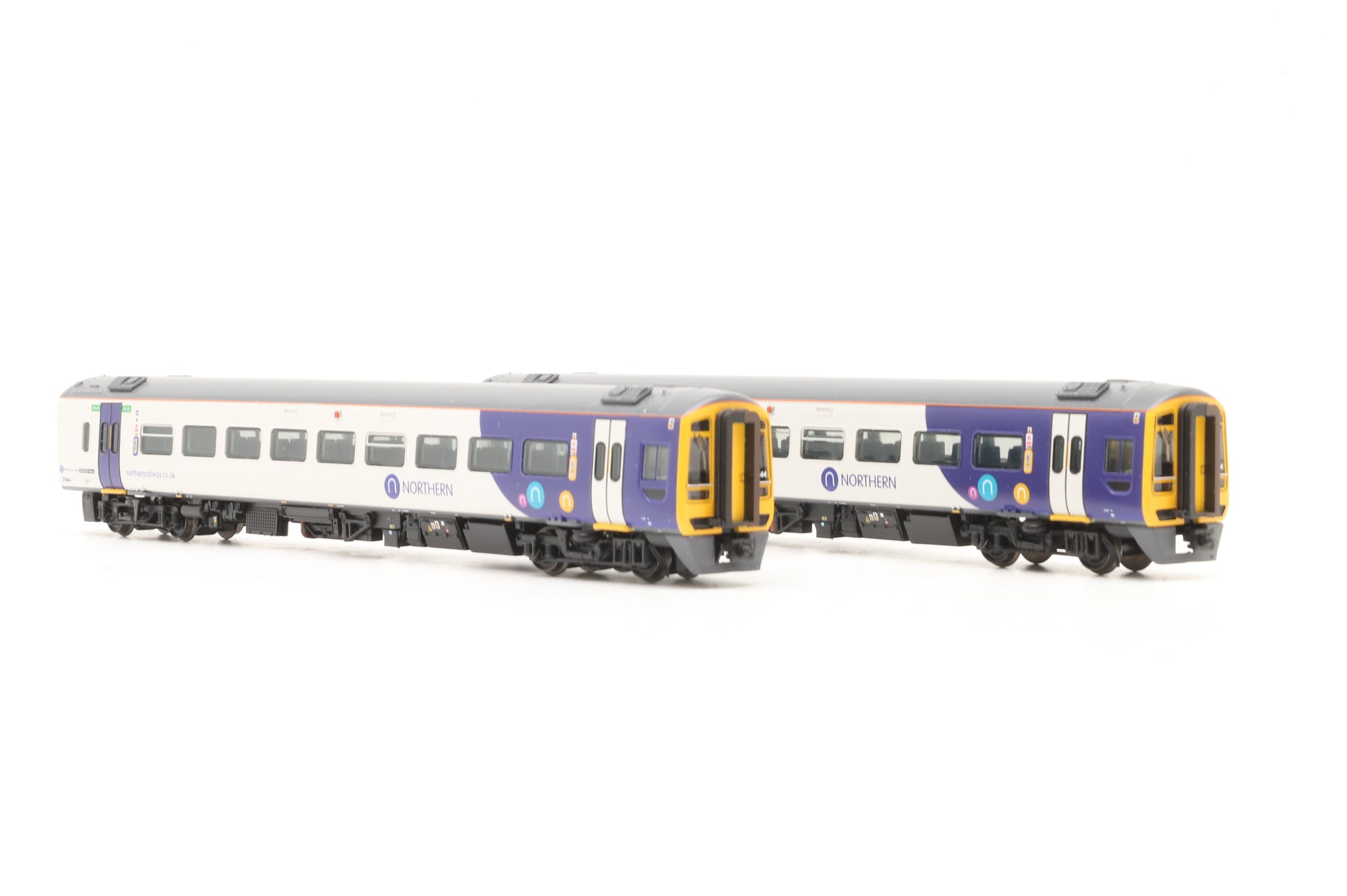 Graham Farish N 371-858SF Class 158 2 Car DMU '158 844' Northern DCC Sound