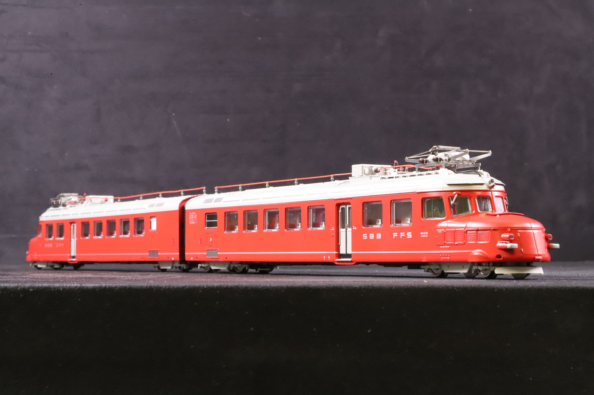 Marklin HO 39260 SBB-CFF Electric Locomotive RAe 4/8 1021 "Churchill Arrow" Red MFX Sound