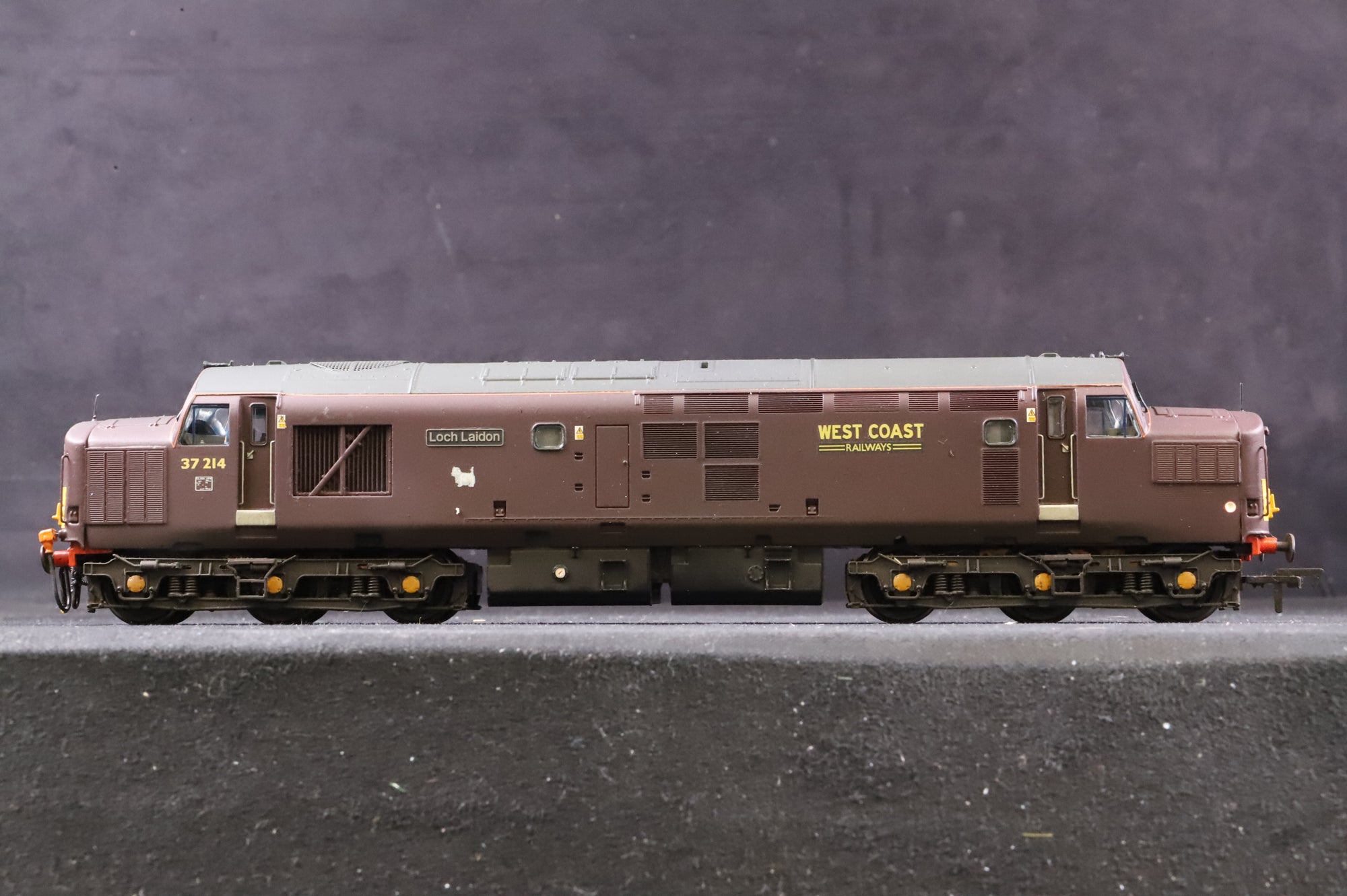 Bachmann OO Class 37 West Coast Railways 'Loch Laidon' '37214', DCC Fitted, Weathered
