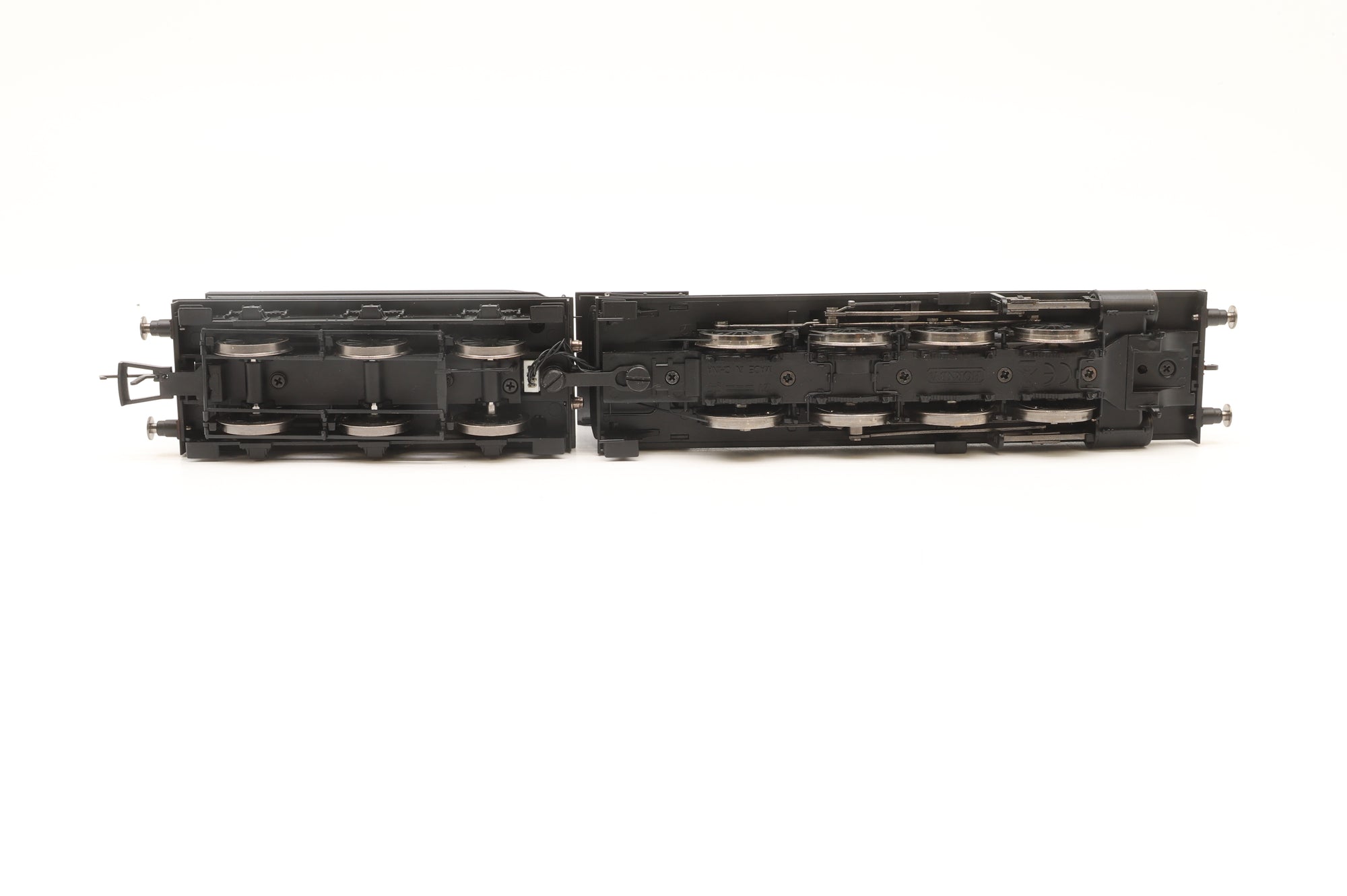 Hornby OO R3424 Class Q6 Raven 0-8-0 '3418' LNER Black w/Gill Sans Lettering, DCC Fitted
