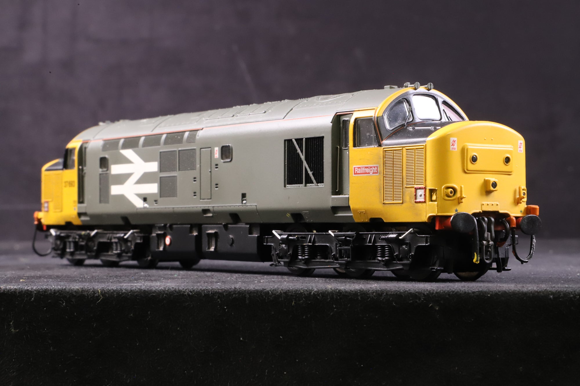 Bachmann OO 32-376DS Class 3737693 in BR Railfreight Grey w/ Large Logo - Weathered