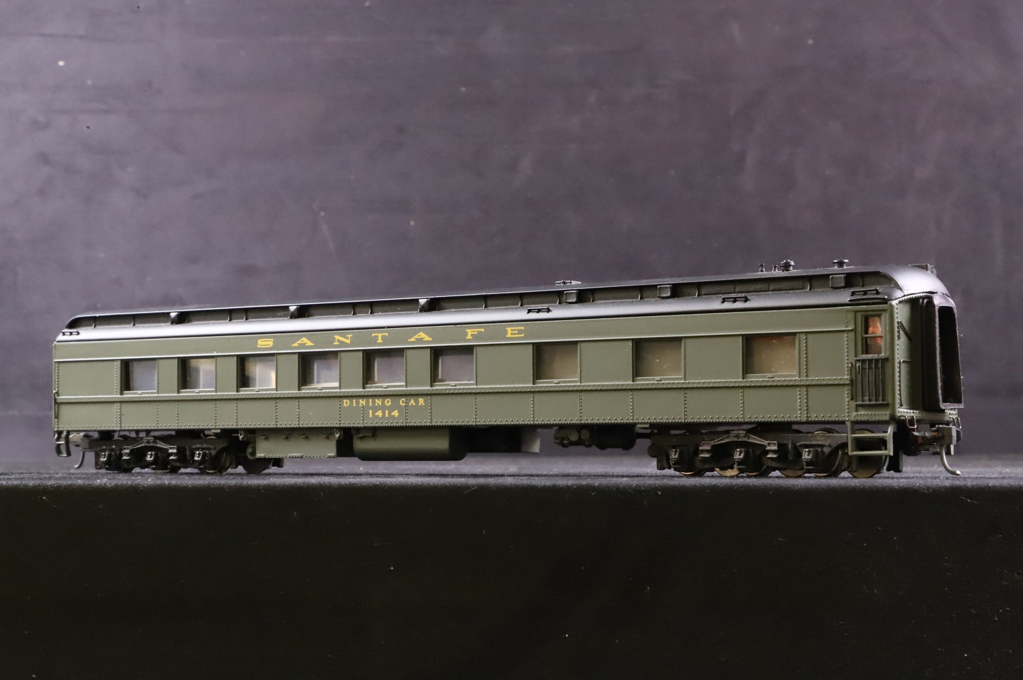 Spectrum HO 89141/4/5/6 Rake of 4 Heavyweight Coaches in Santa Fe Olive