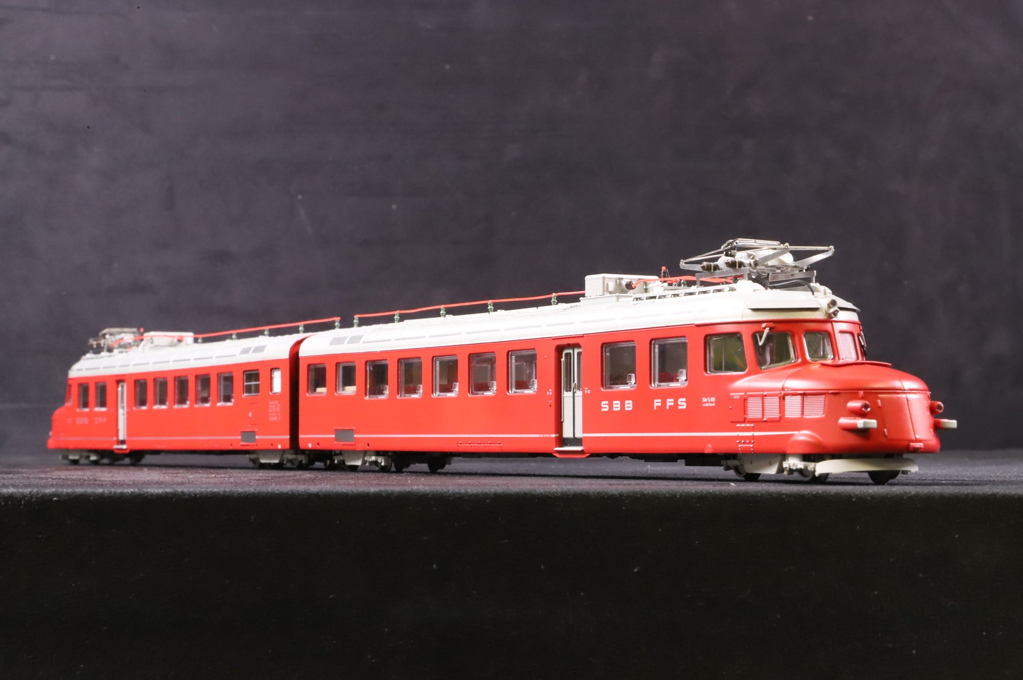 Marklin HO 39260 SBB-CFF Electric Locomotive RAe 4/8 1021 "Churchill Arrow" Red MFX Sound