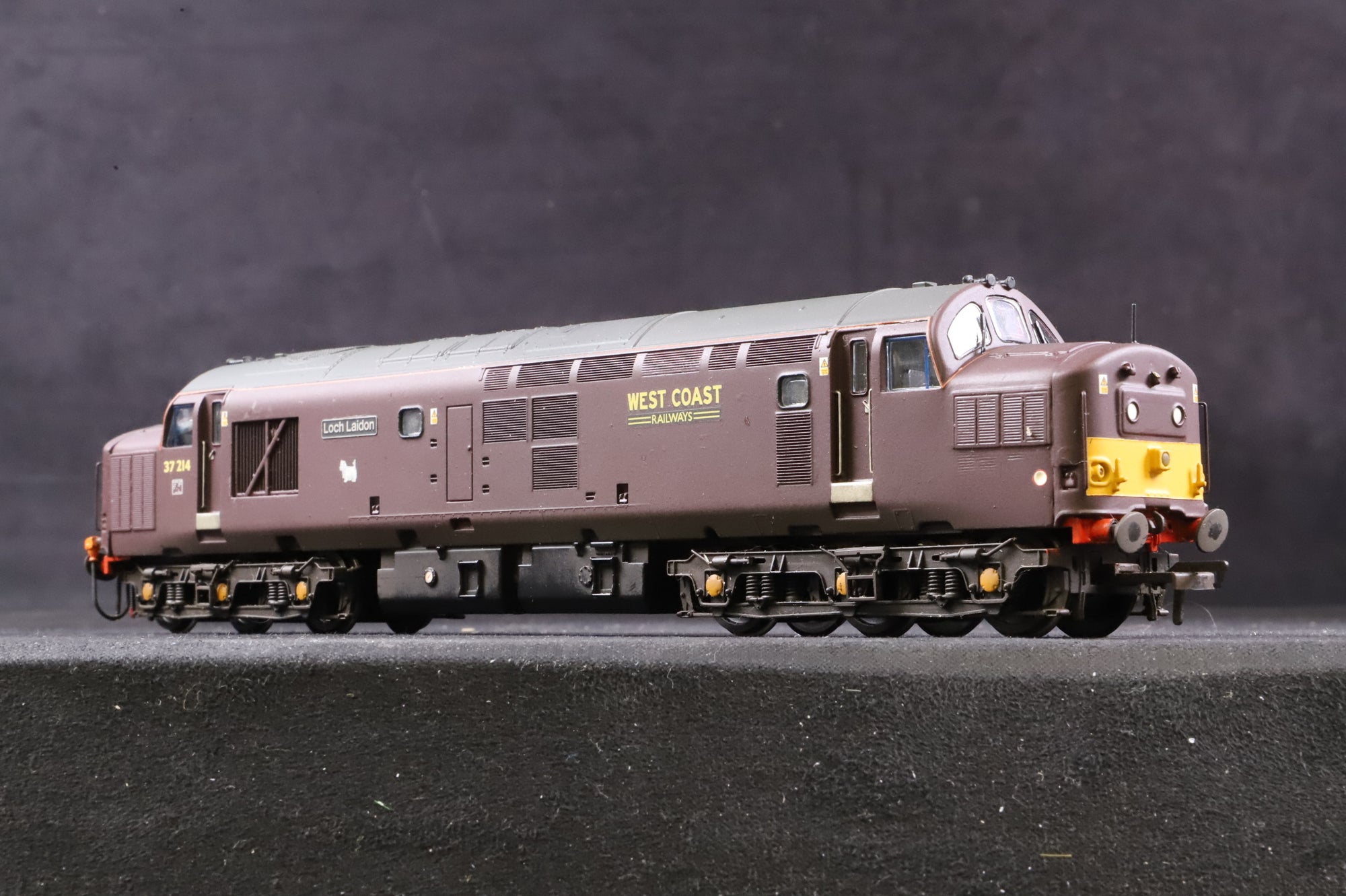 Bachmann OO Class 37 West Coast Railways 'Loch Laidon' '37214', DCC Fitted, Weathered