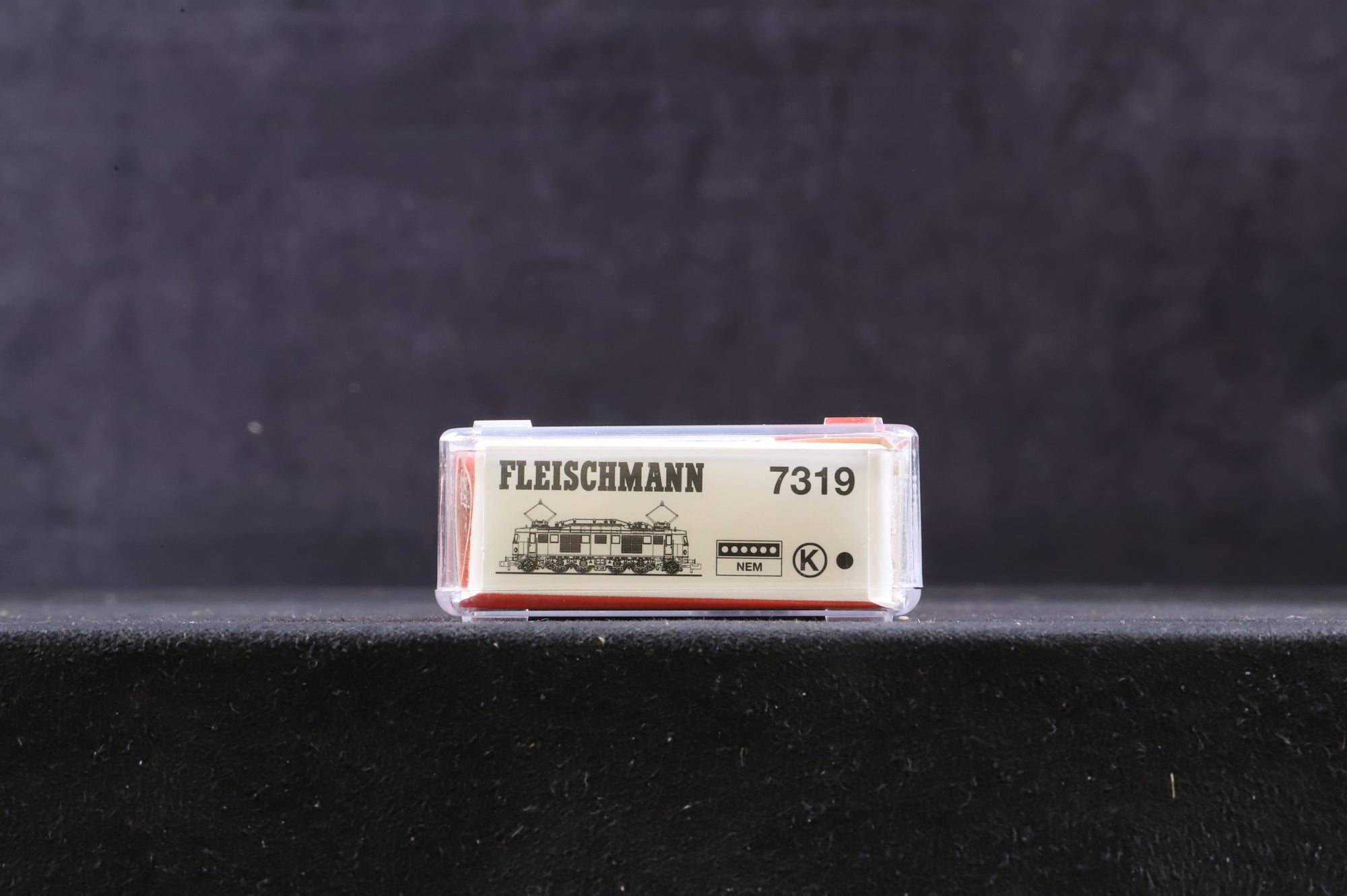 Fleischmann N Gauge 7319 Deutsche Reichsbahn E1901 in Deep Lined Blue