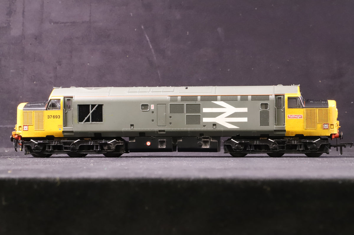 Bachmann OO 32-376DS Class 3737693 in BR Railfreight Grey w/ Large Logo - Weathered