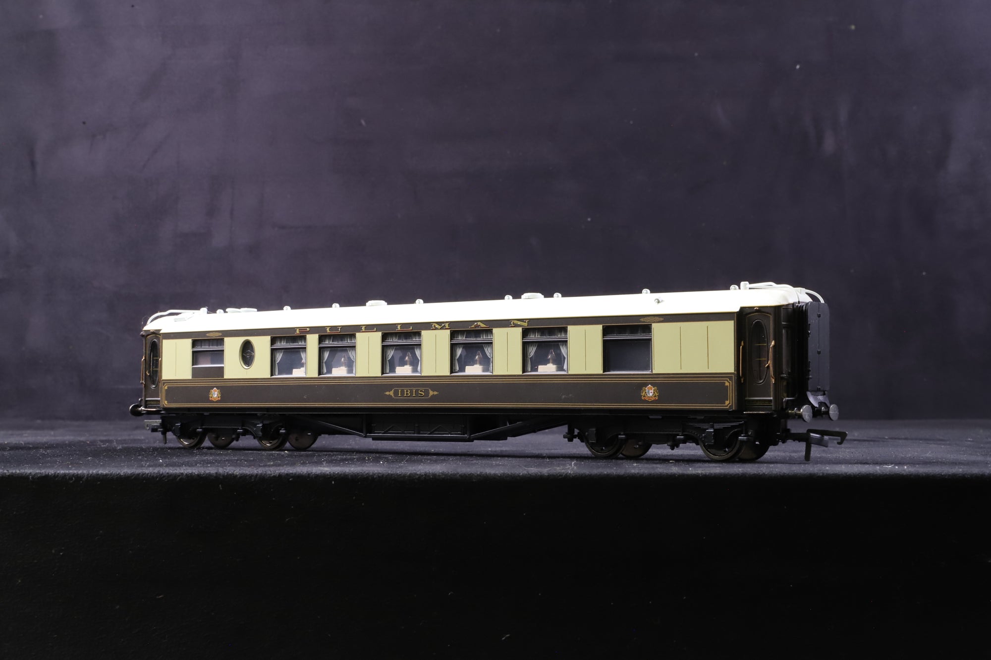Hornby OO R1073 Pack Of 3 Pullman Coaches 'Minerva, Ibis & Cygnus' Split From Pack