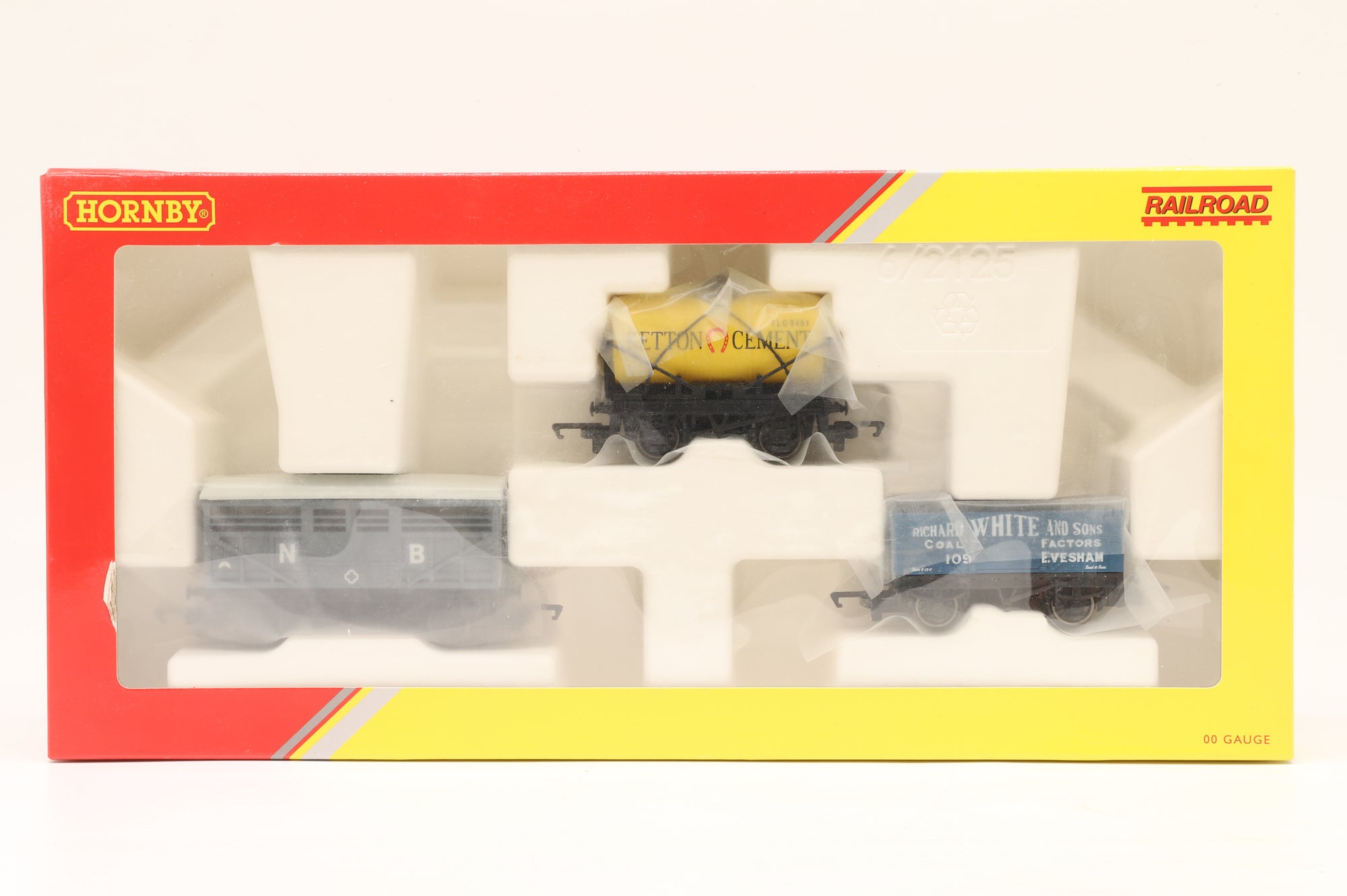 Hornby Railroad OO R60135 Pack Of 3 Wagons