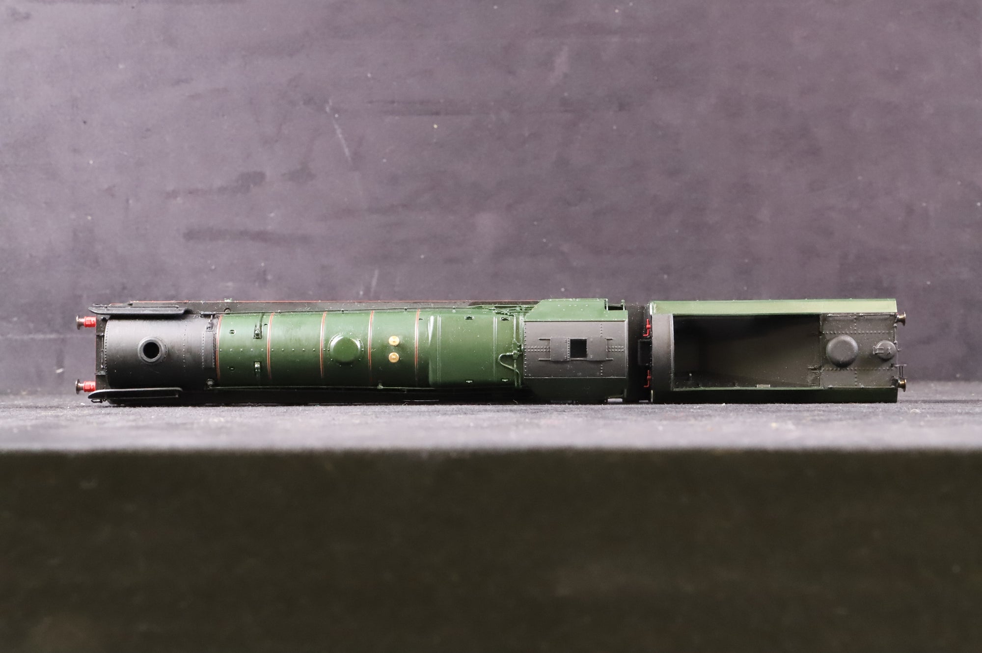 WORKSHOP Hornby OO R2562 Class 7MT Britannia Class '70000' 'Britannia' BR Green Repainted