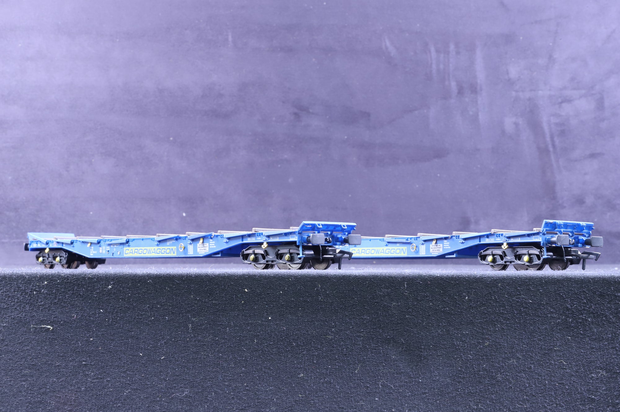 Heljan OO Rake of 4 Cargowaggon Flatbeds