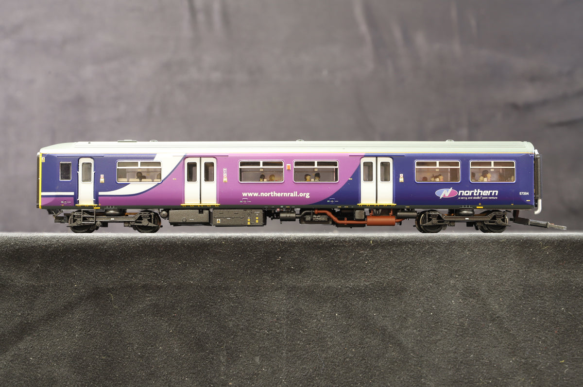 Bachmann OO 32-938 Class 150/2 DMU &#39;150204&#39; Northern Rail, DCC Sound